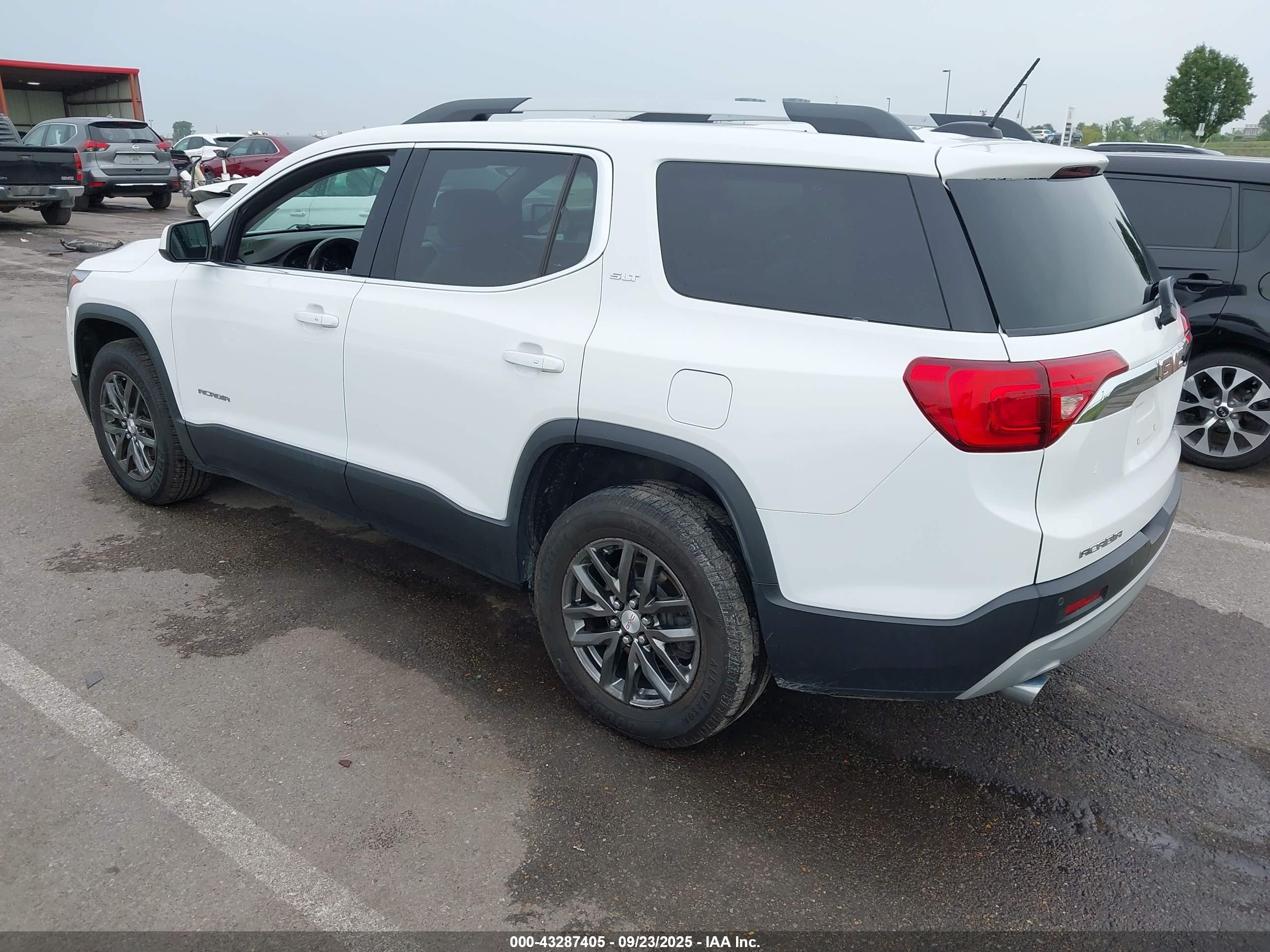 GMC ACADIA image 3
