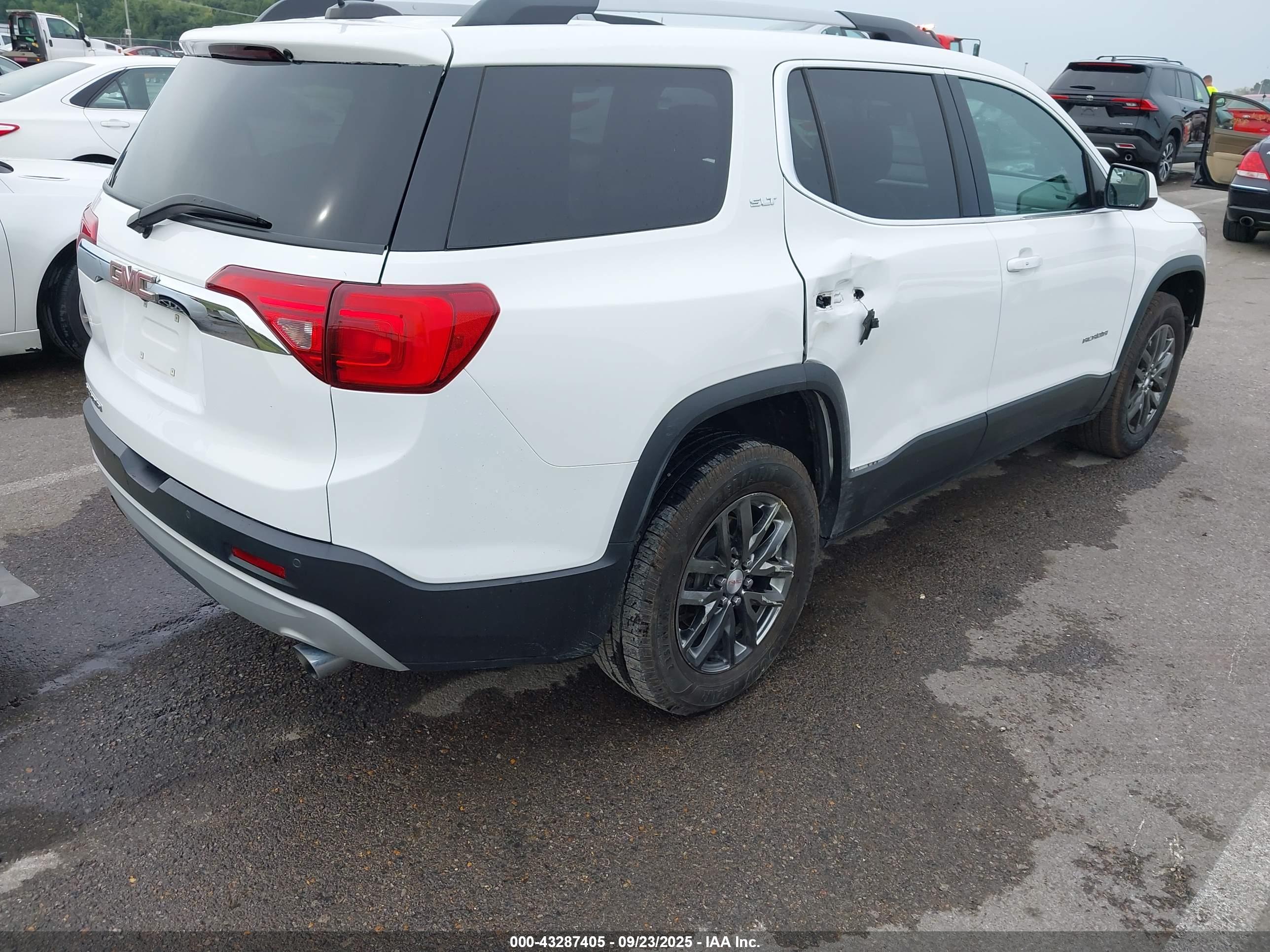 GMC ACADIA image 4