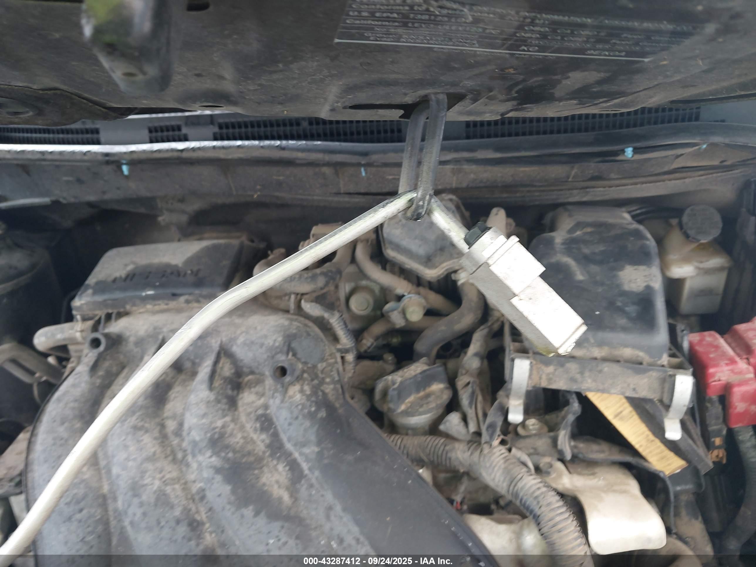 NISSAN VERSA image 10