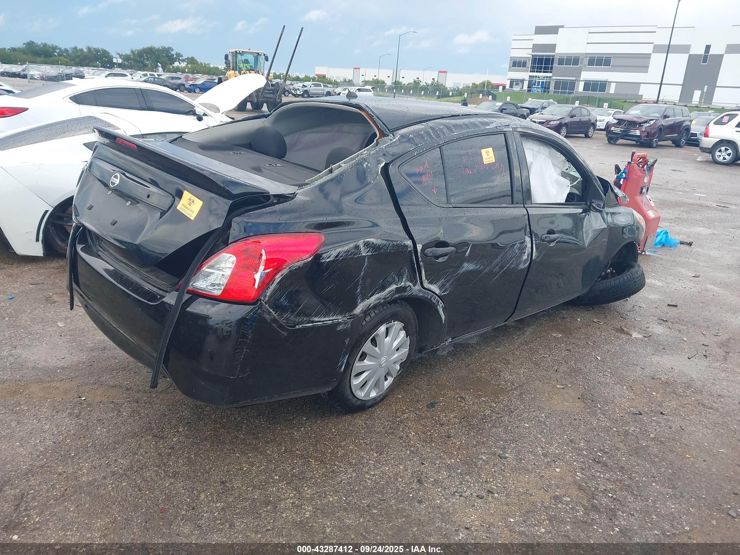 NISSAN VERSA image 4