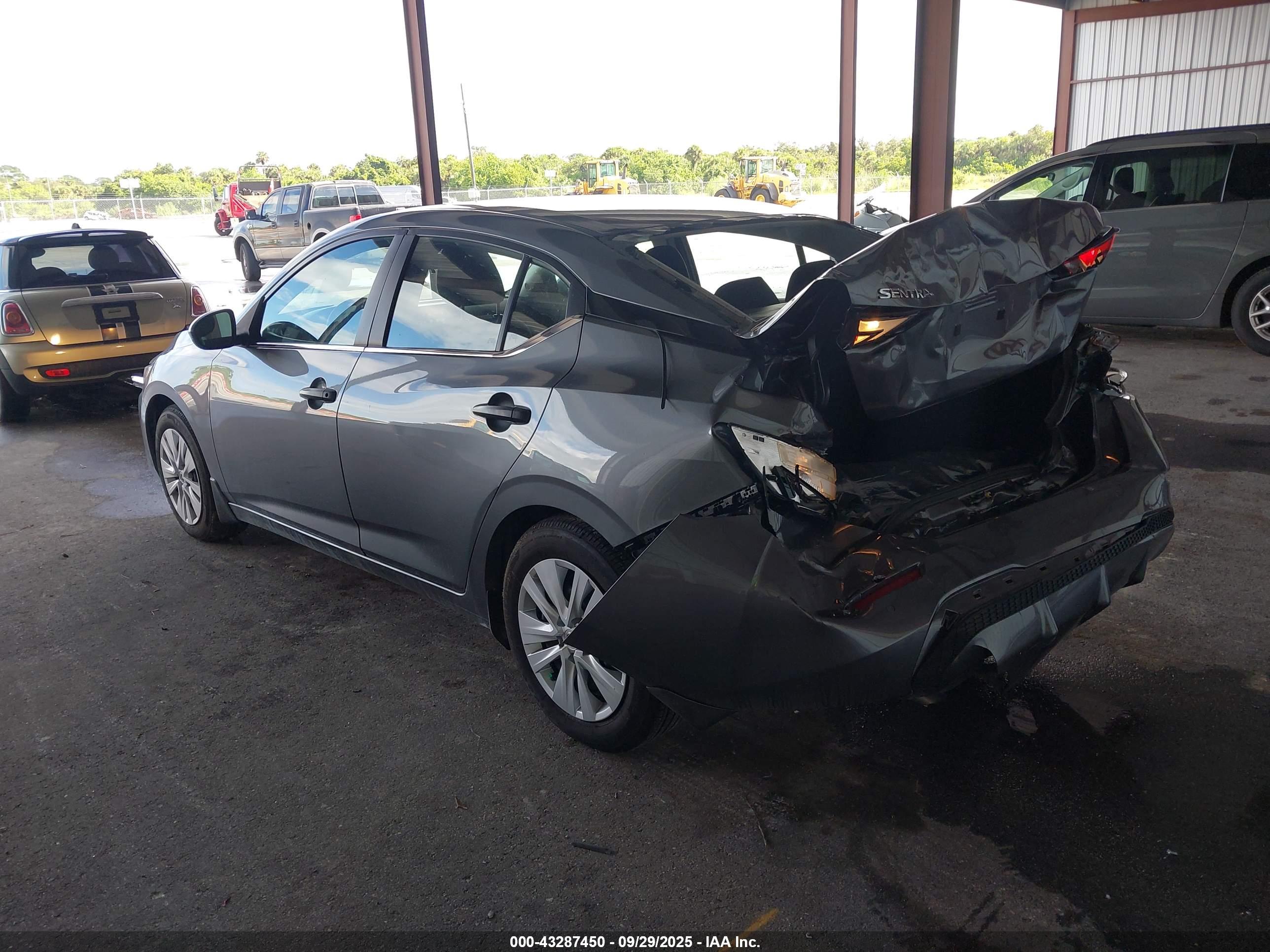 NISSAN SENTRA image 3