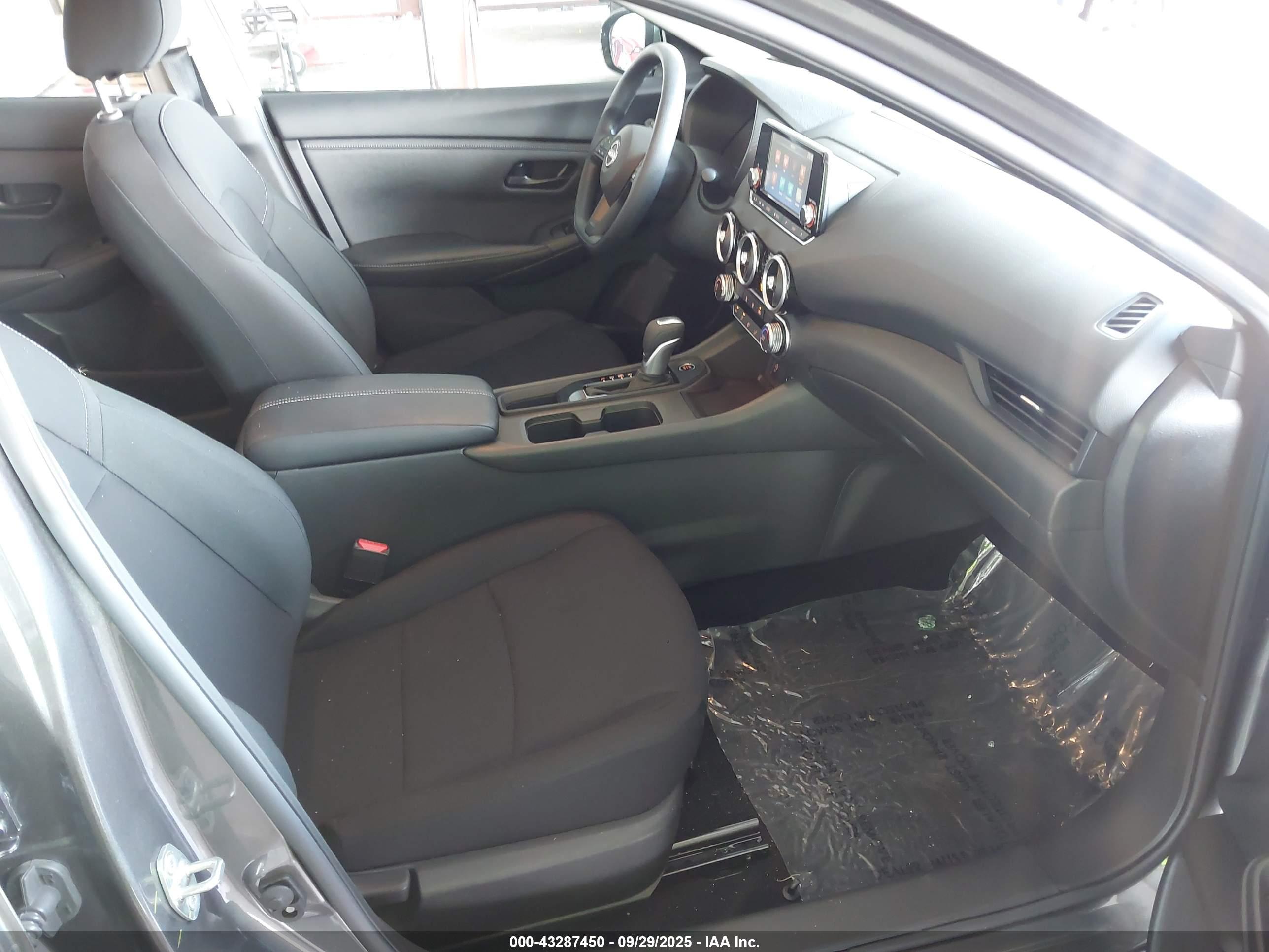 NISSAN SENTRA image 5