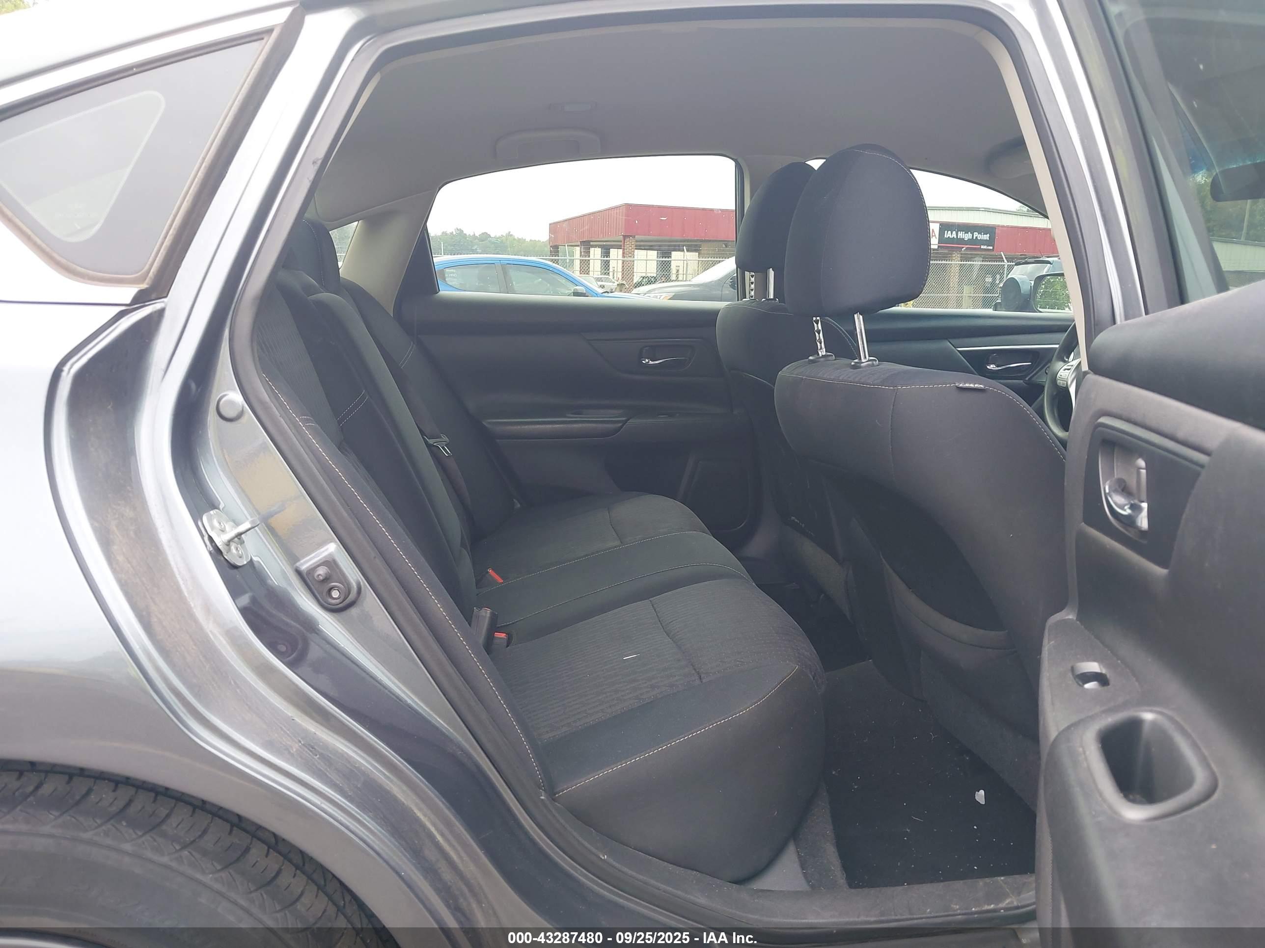 NISSAN ALTIMA image 8