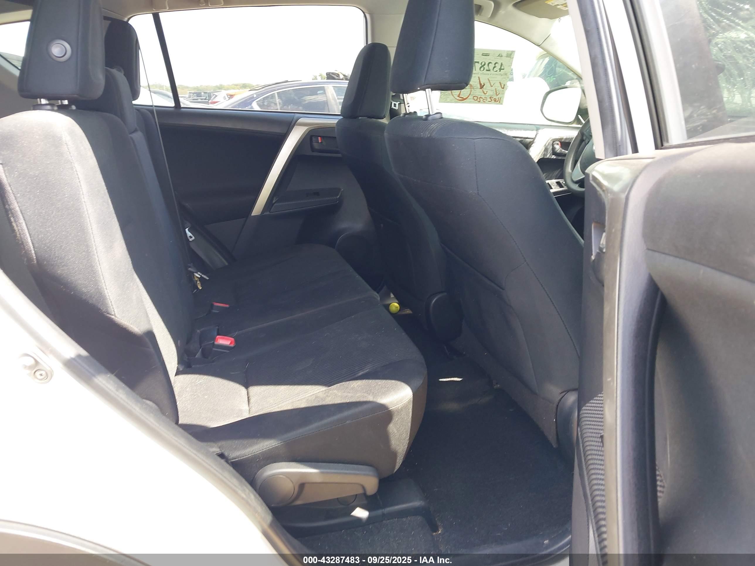TOYOTA RAV4 image 8