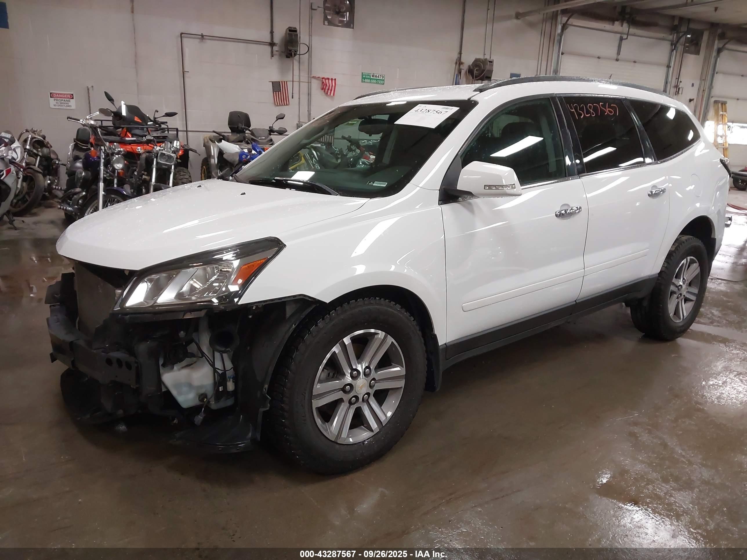 CHEVROLET TRAVERSE image 2