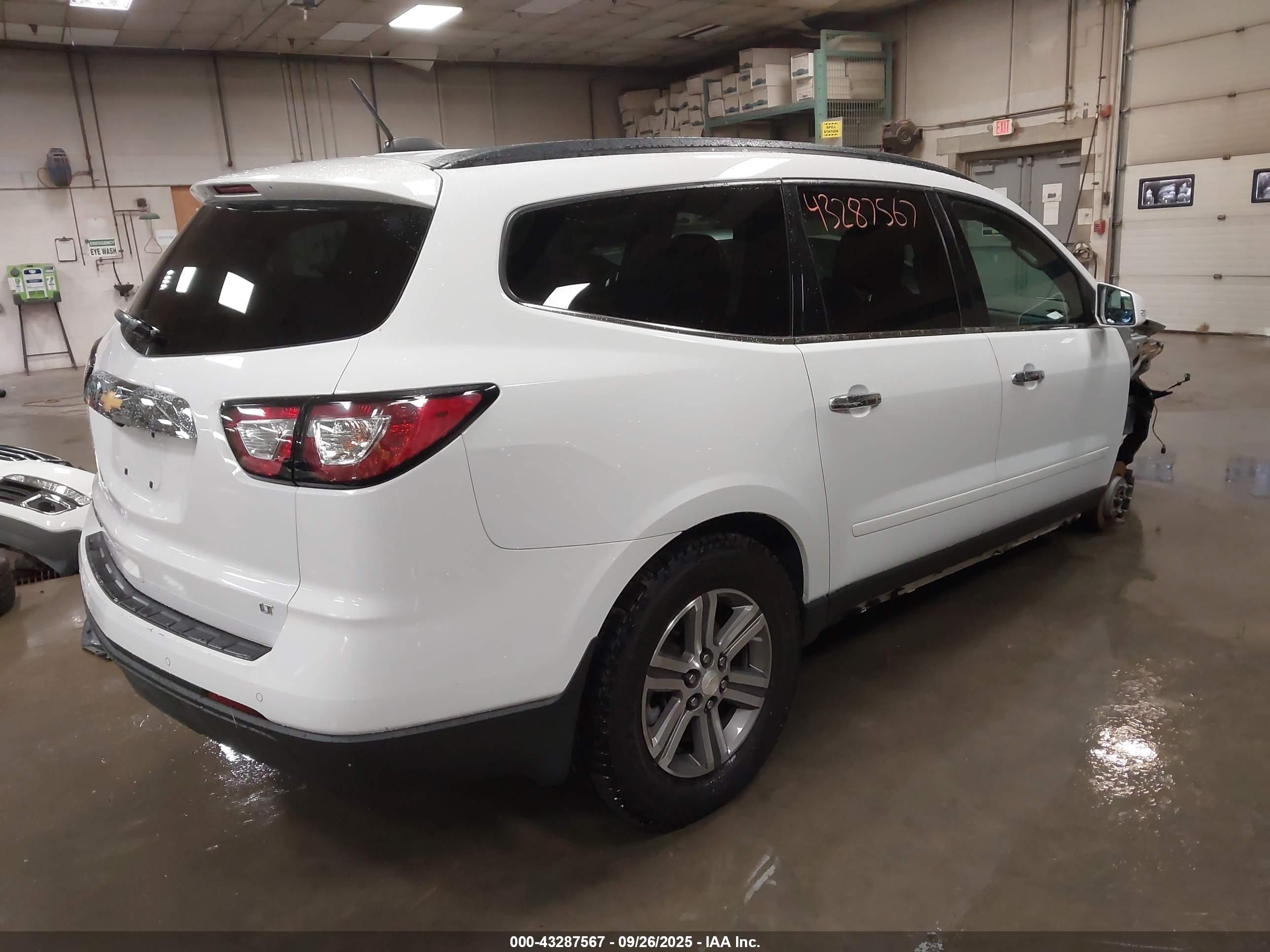 CHEVROLET TRAVERSE image 4
