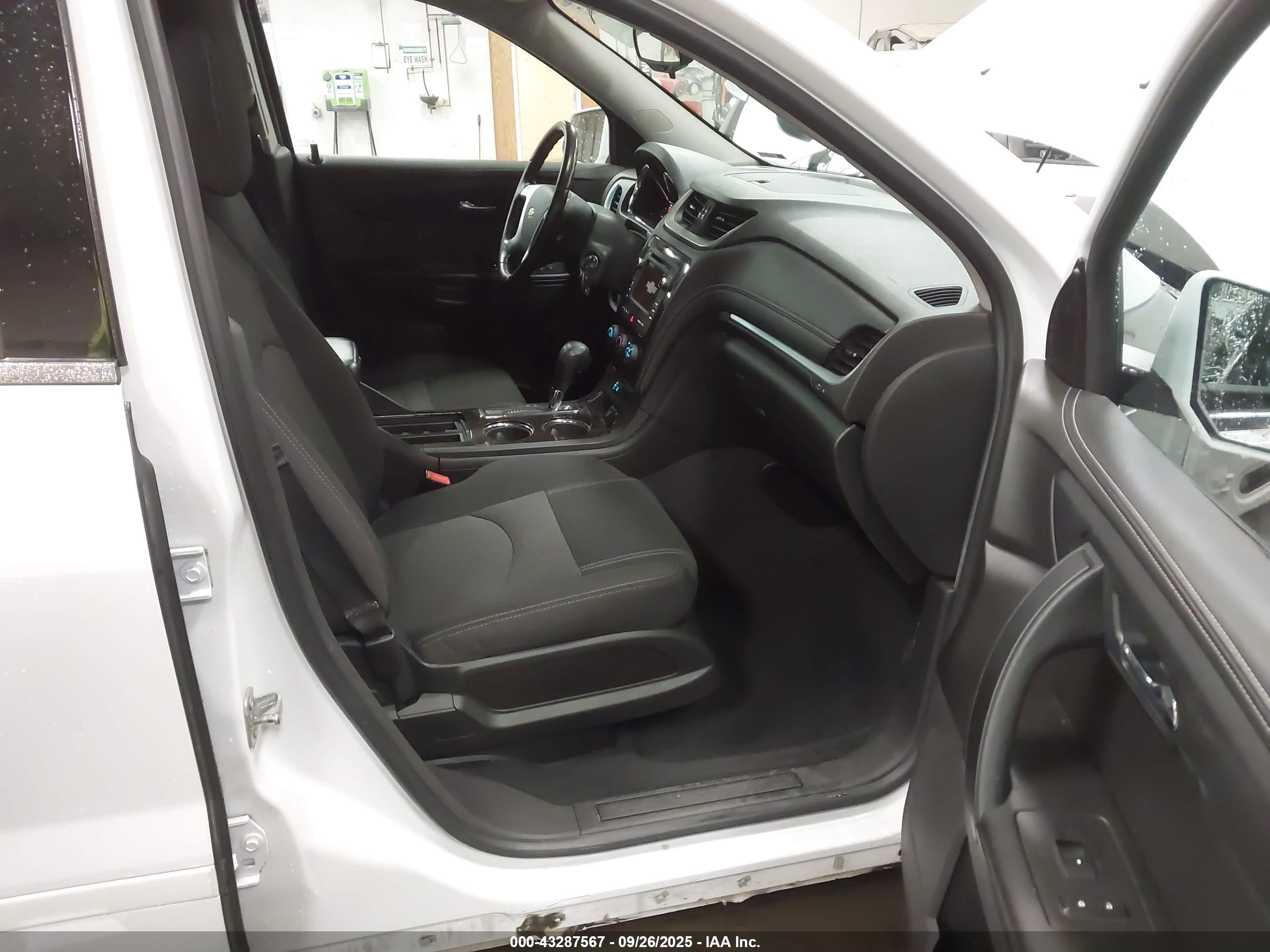CHEVROLET TRAVERSE image 5