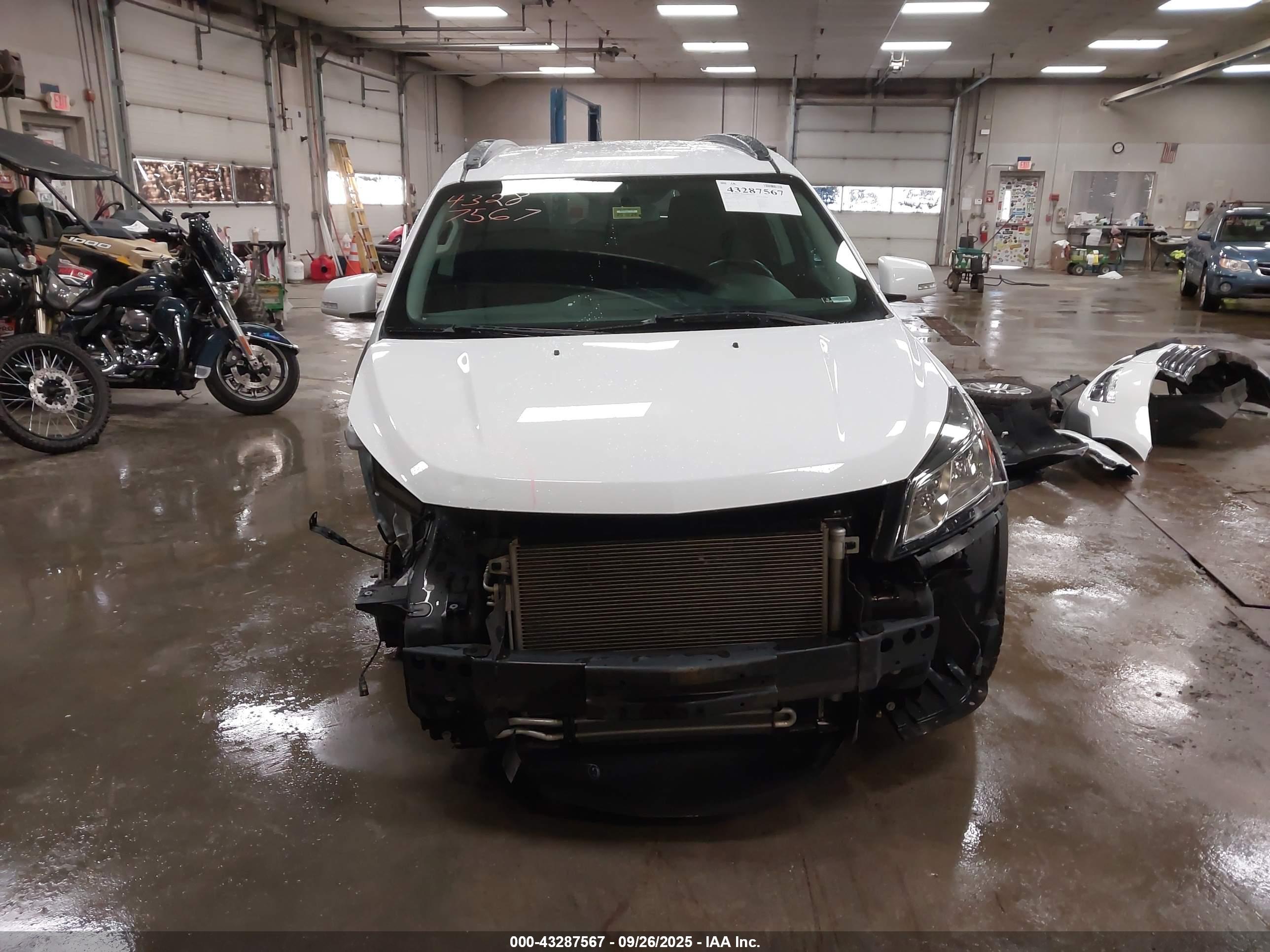 CHEVROLET TRAVERSE image 6
