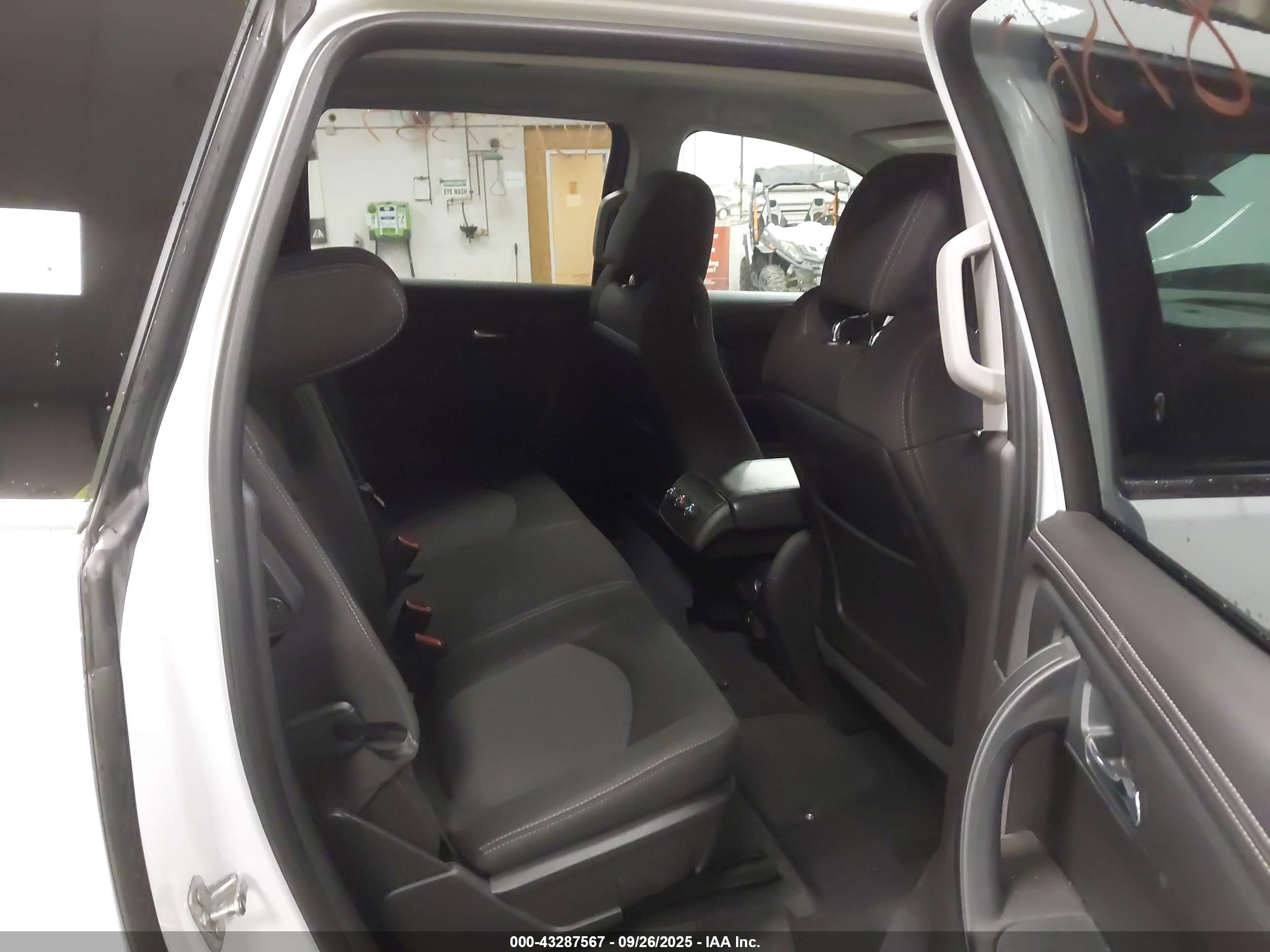 CHEVROLET TRAVERSE image 8