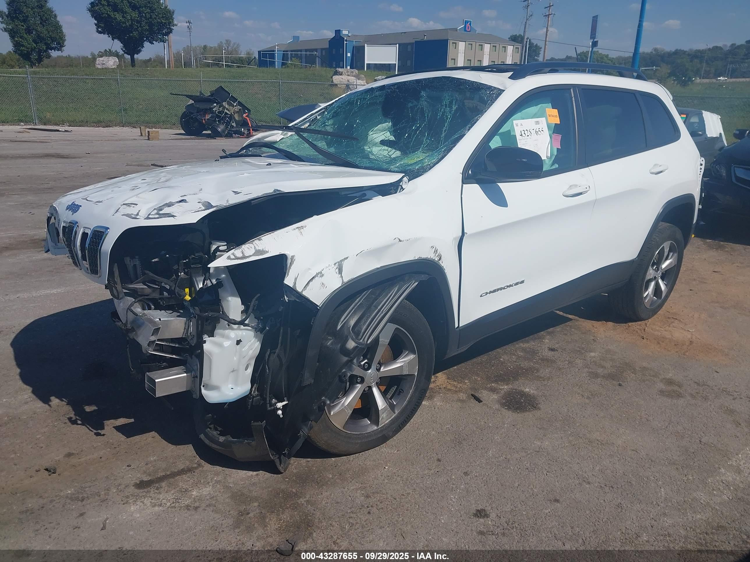 JEEP CHEROKEE image 2