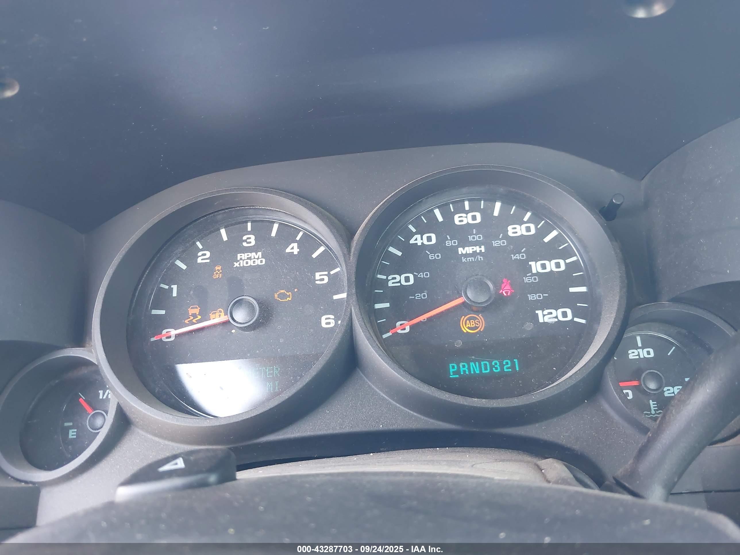 CHEVROLET SILVERADO image 7
