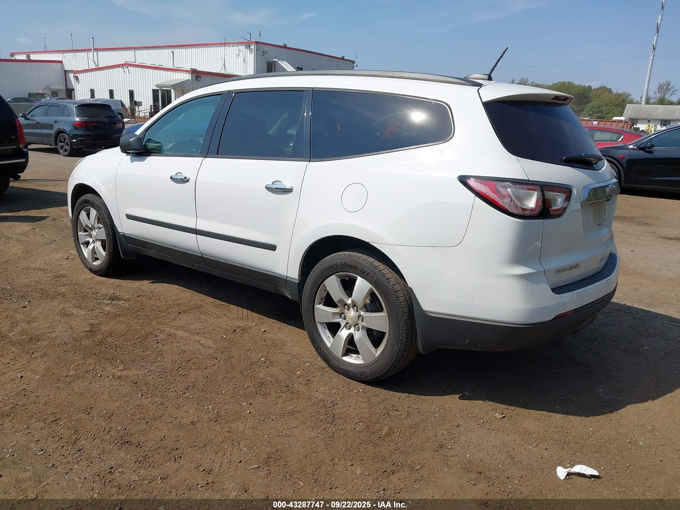 CHEVROLET TRAVERSE image 3