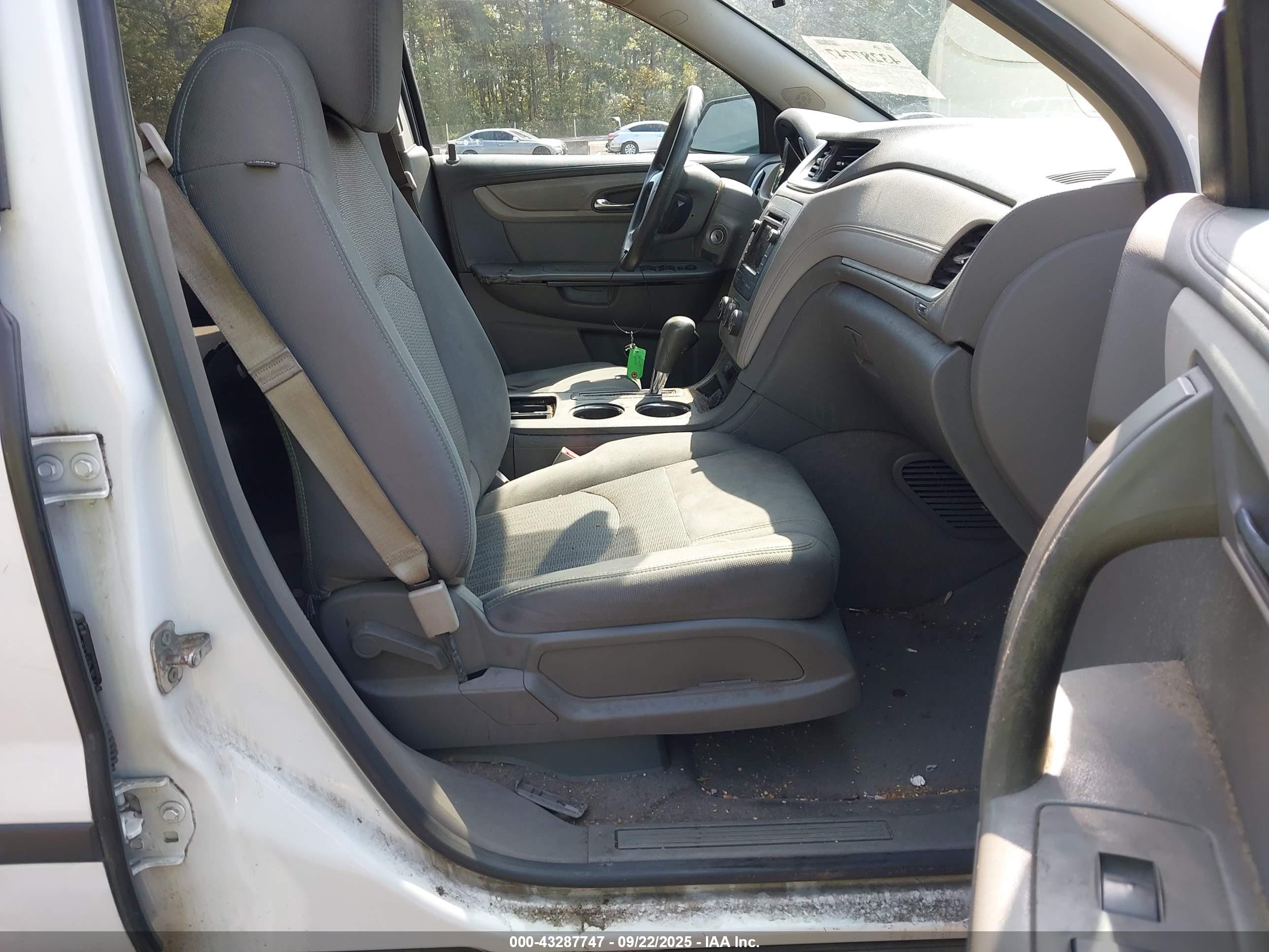 CHEVROLET TRAVERSE image 5