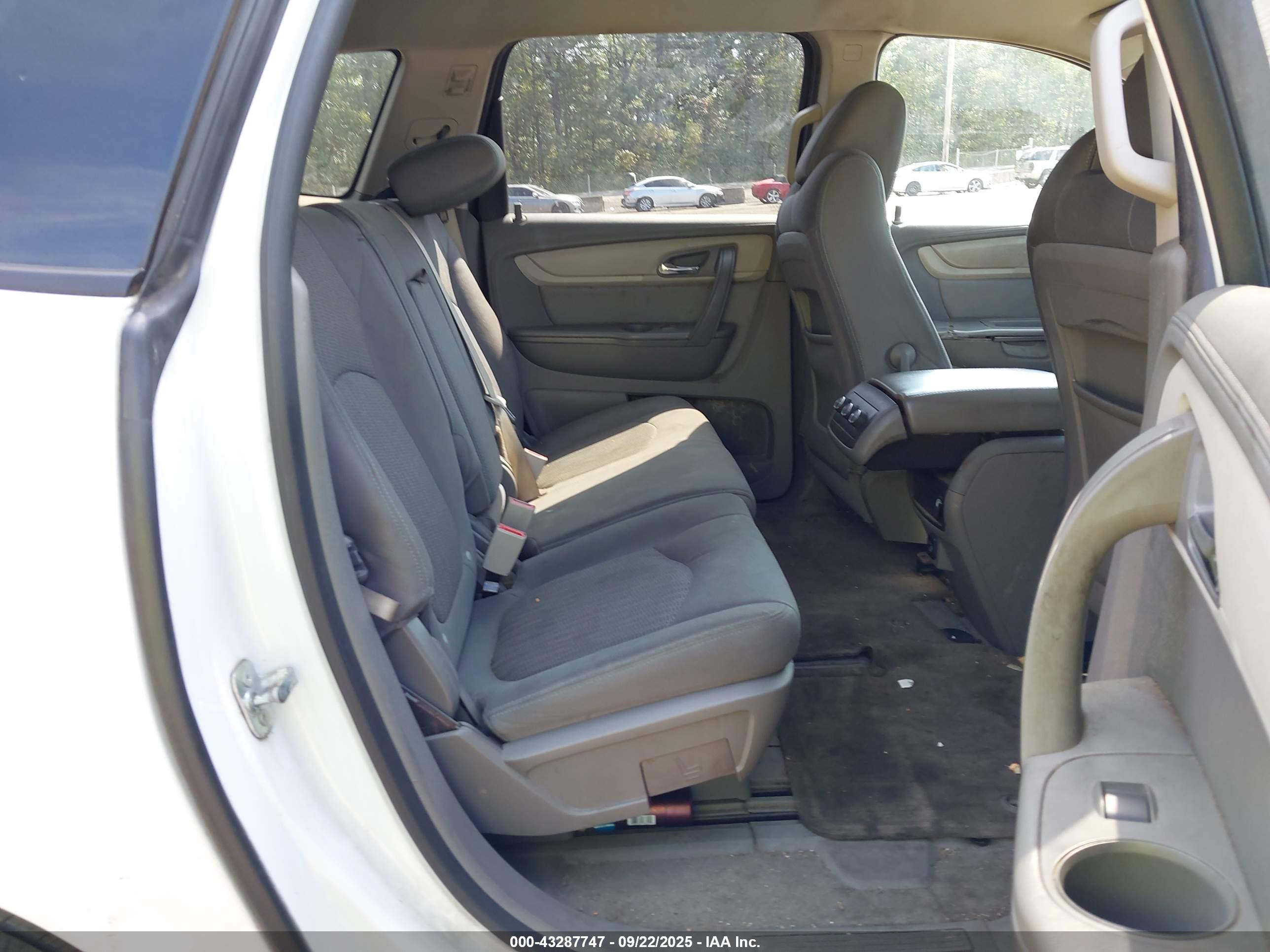 CHEVROLET TRAVERSE image 8
