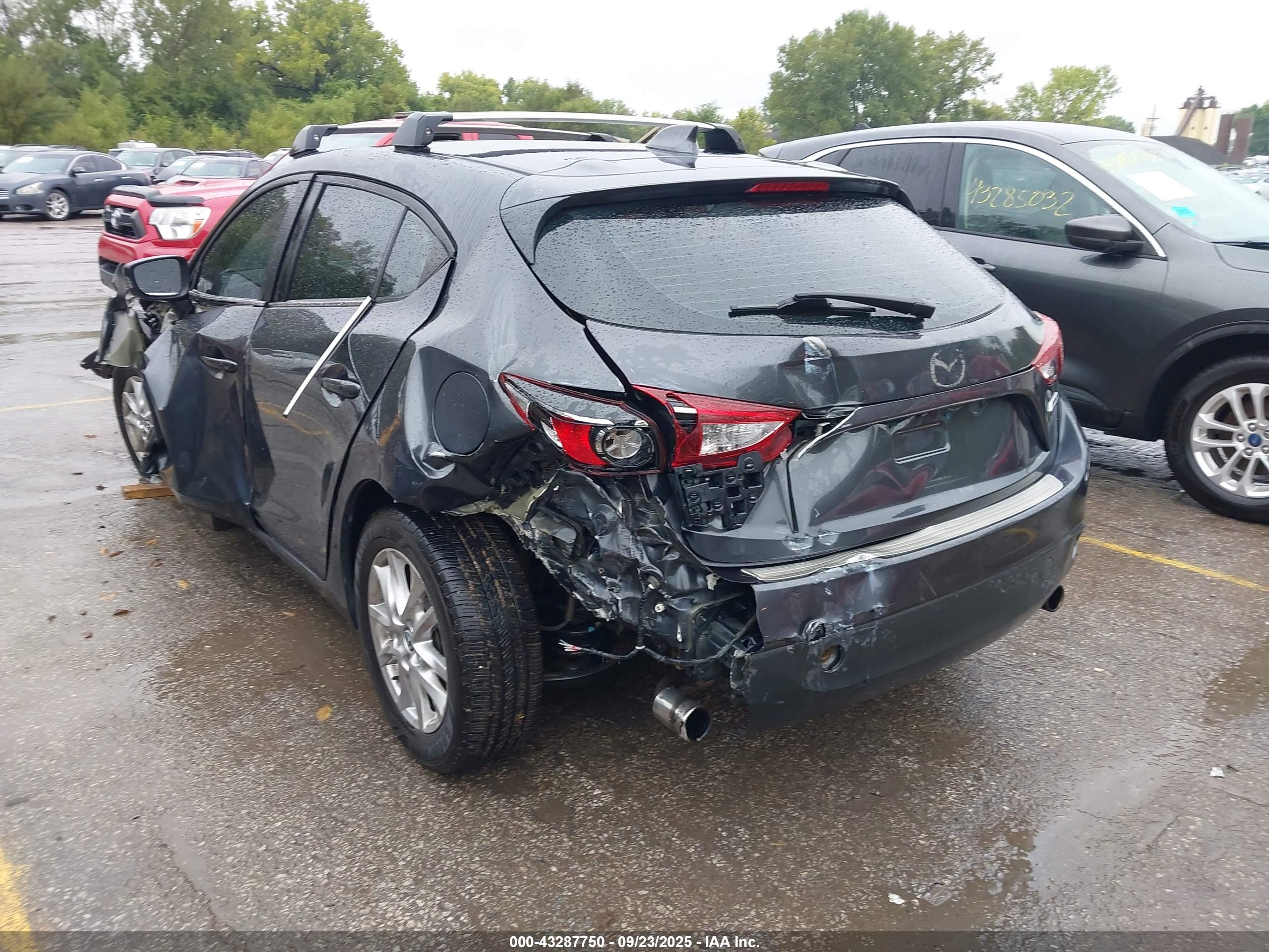 MAZDA MAZDA3 image 3