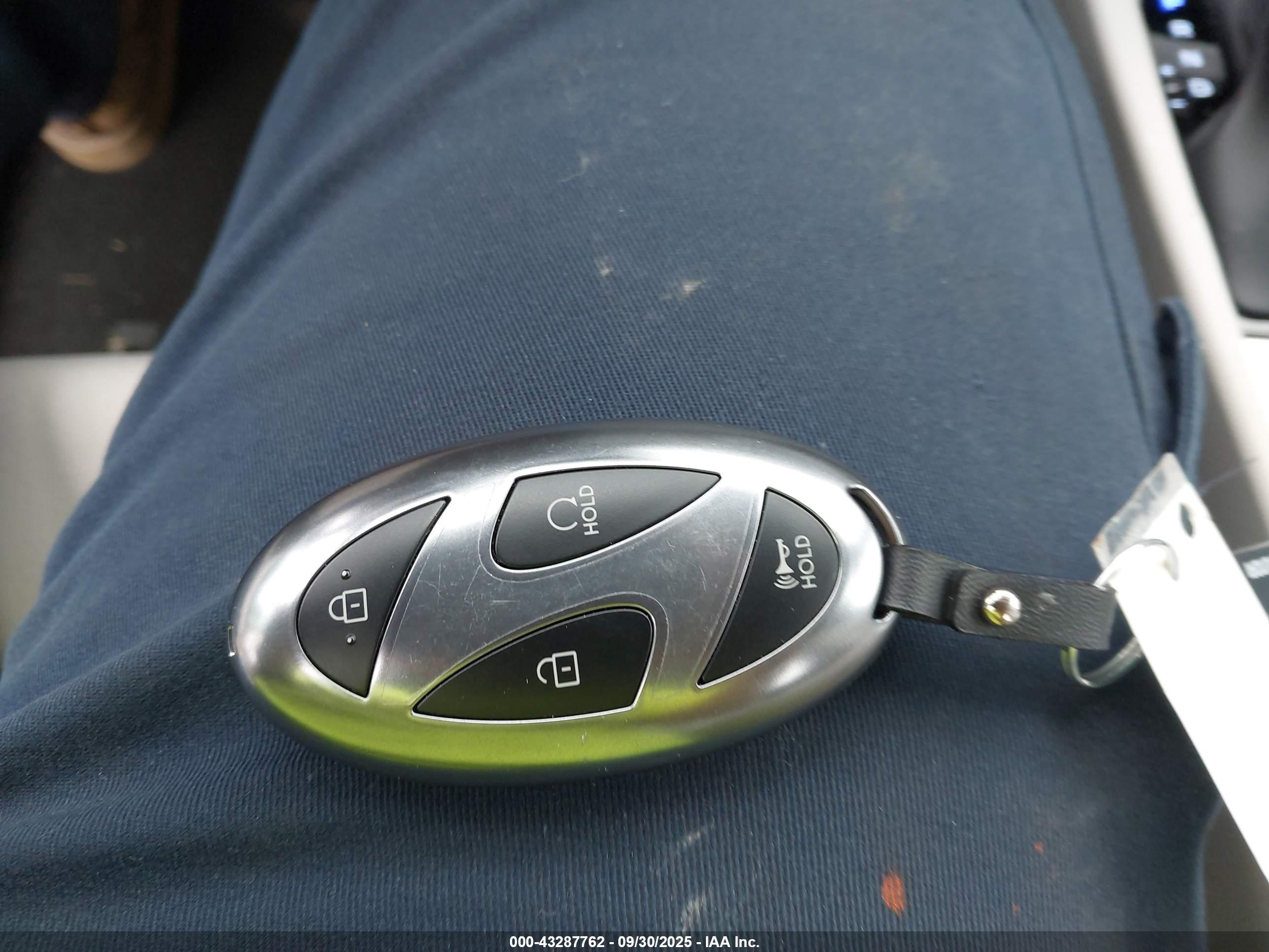 HYUNDAI TUCSON image 11