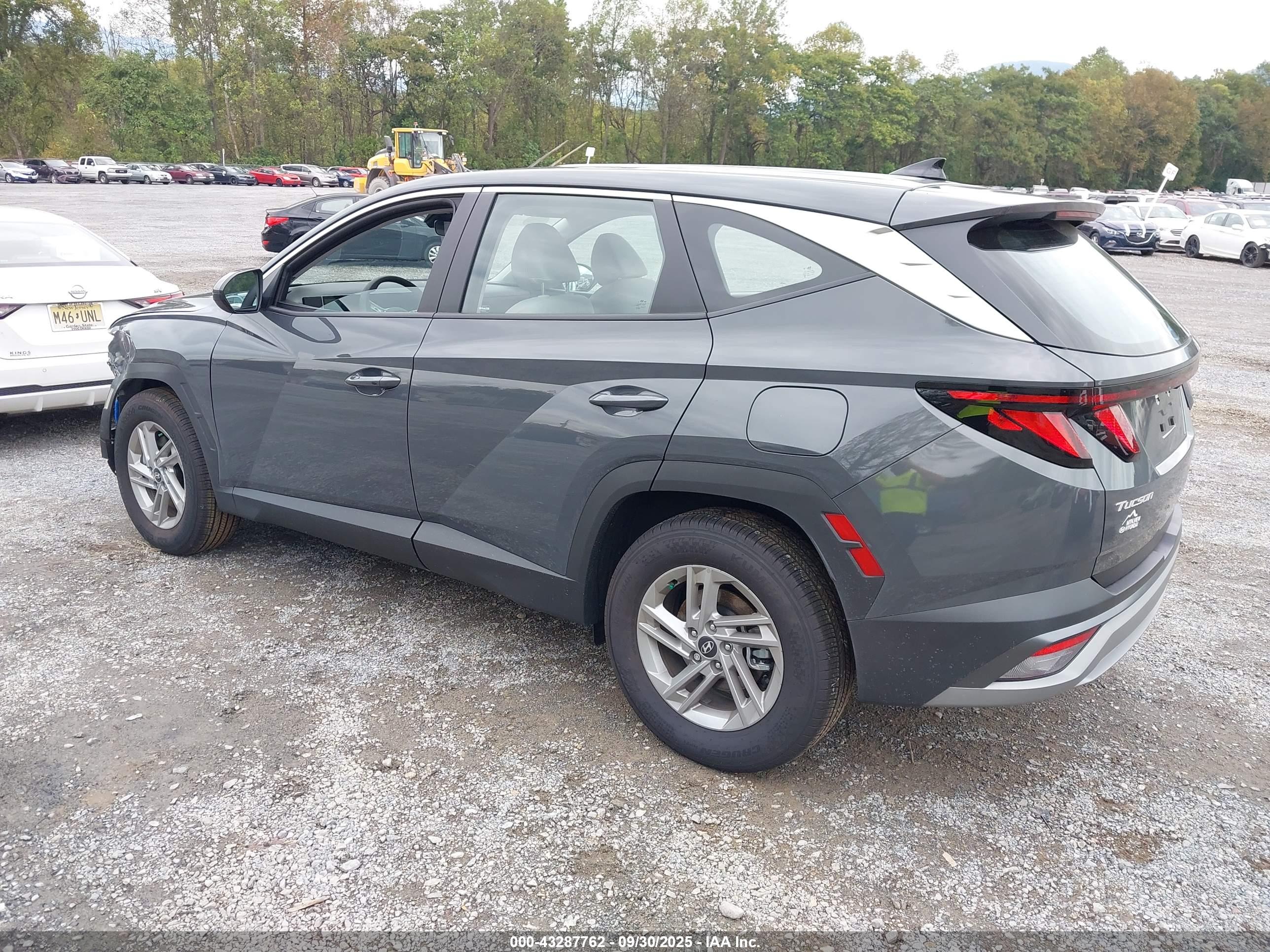 HYUNDAI TUCSON image 3