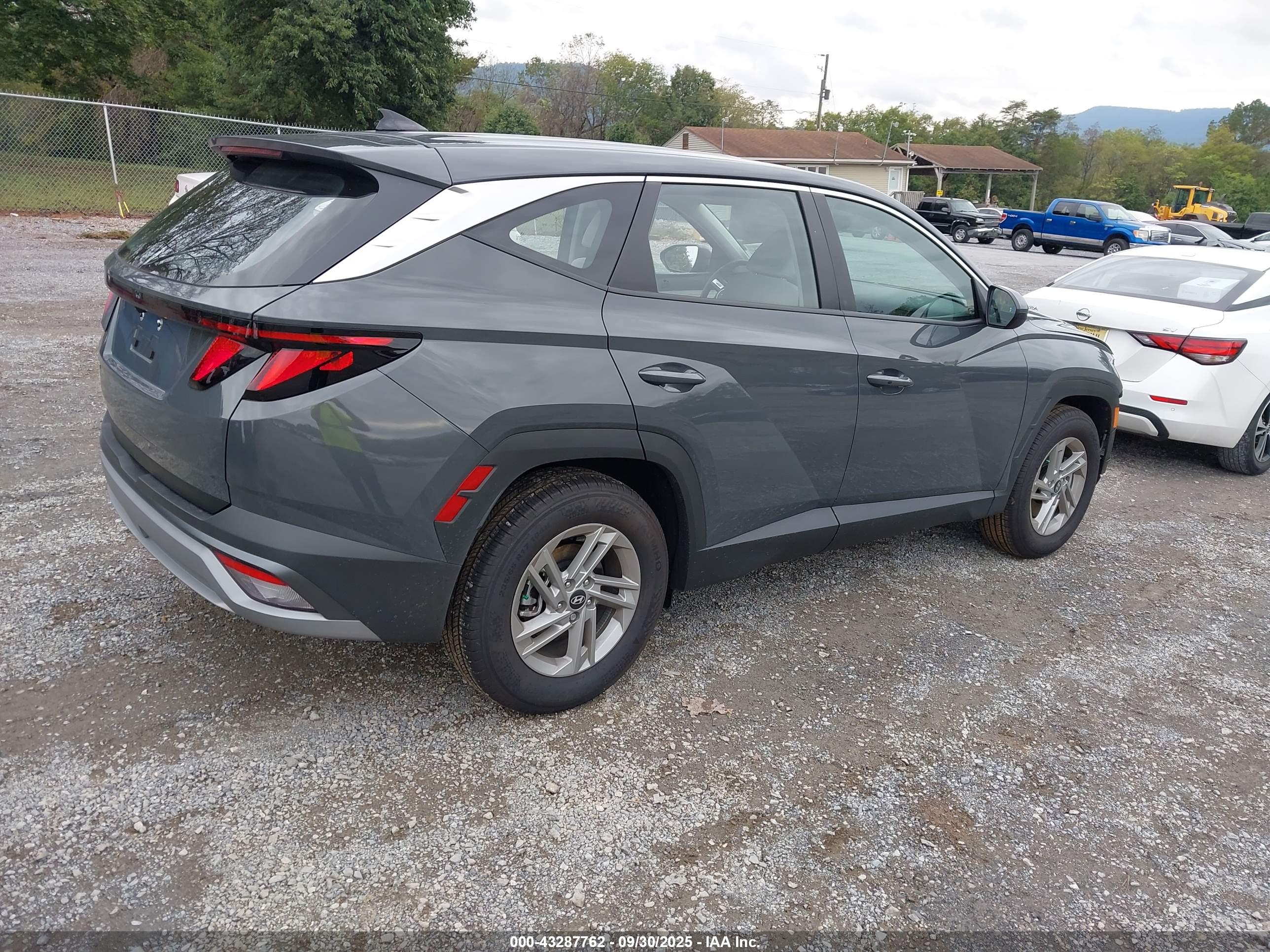 HYUNDAI TUCSON image 4