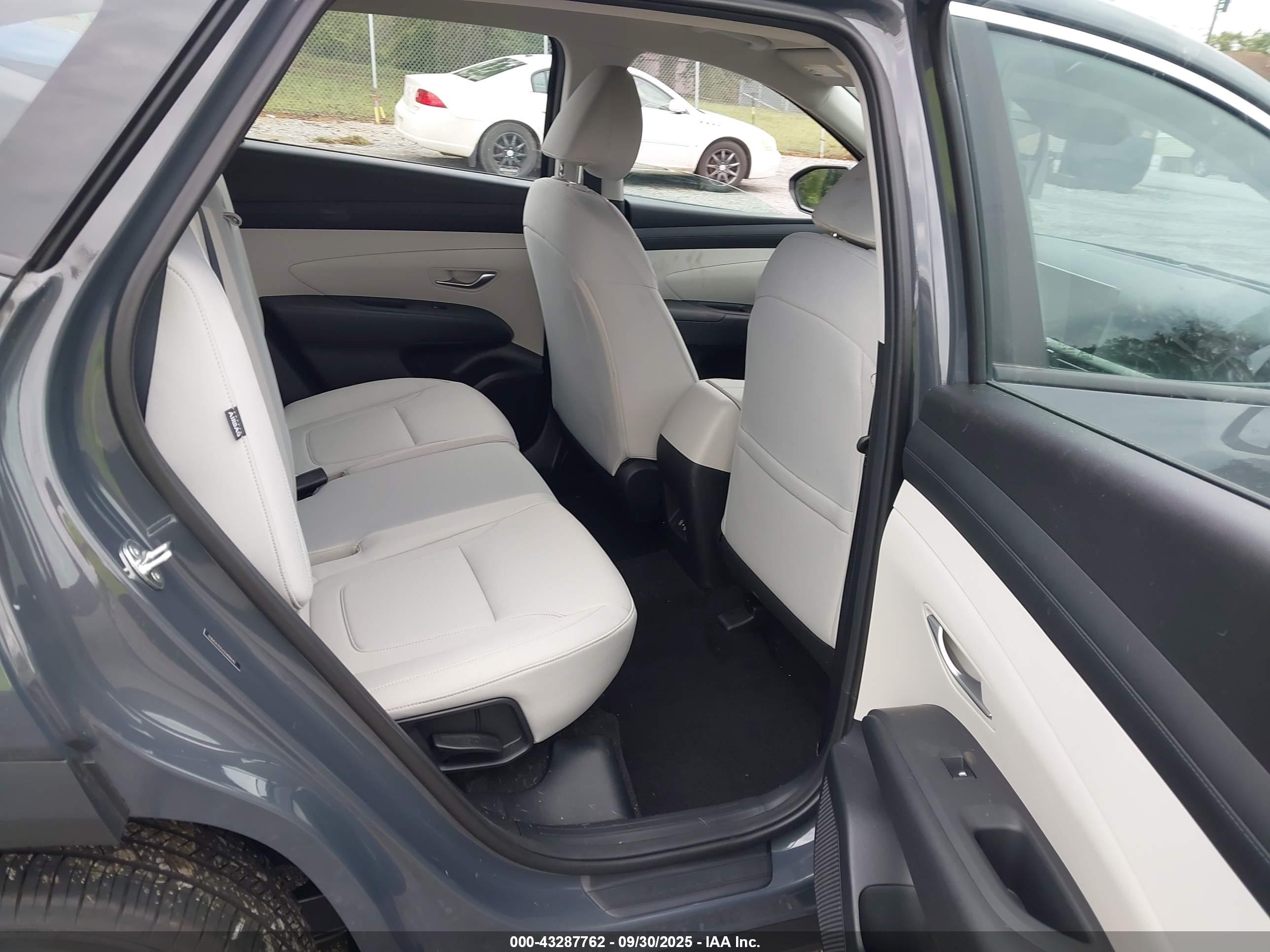 HYUNDAI TUCSON image 8