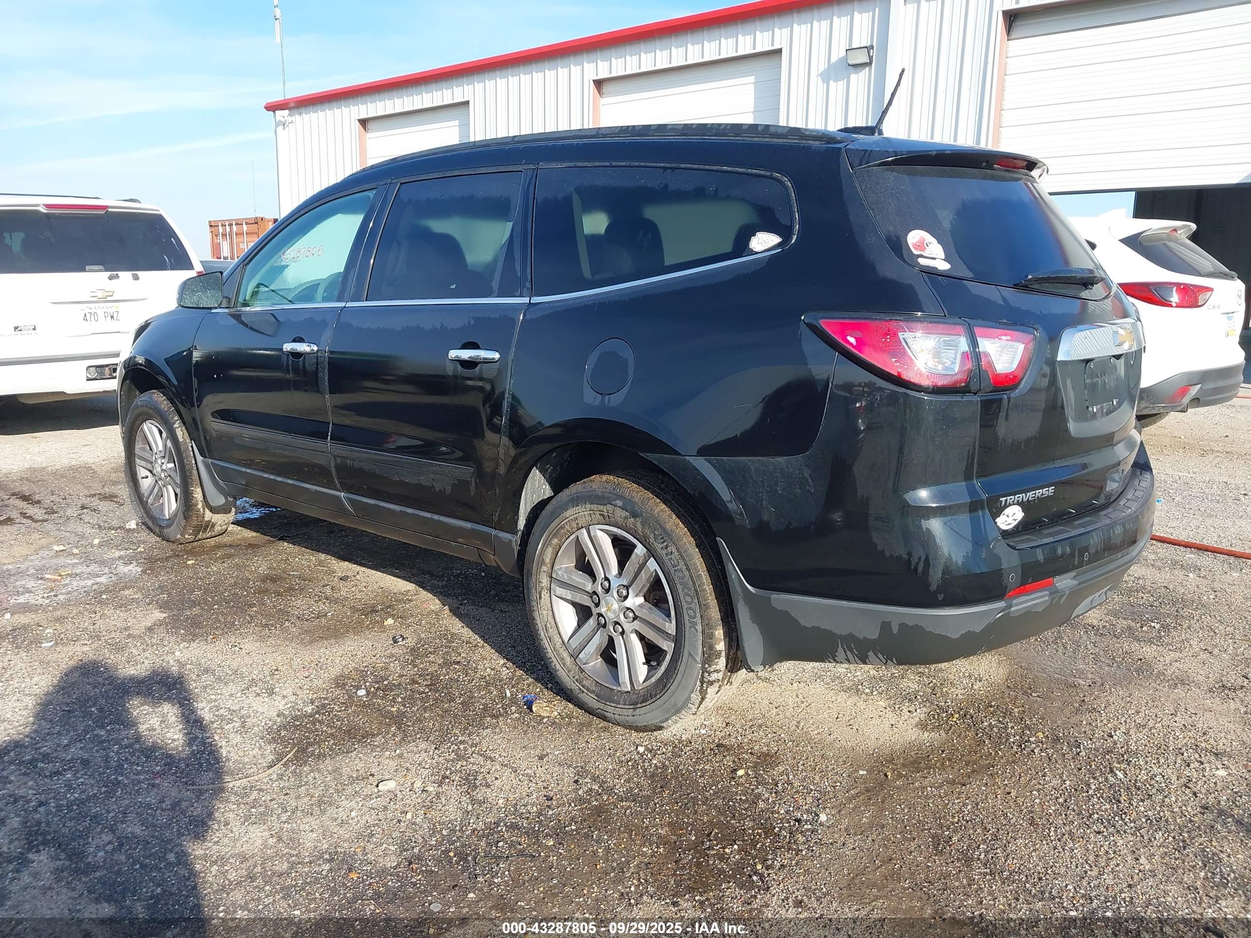 CHEVROLET TRAVERSE image 3
