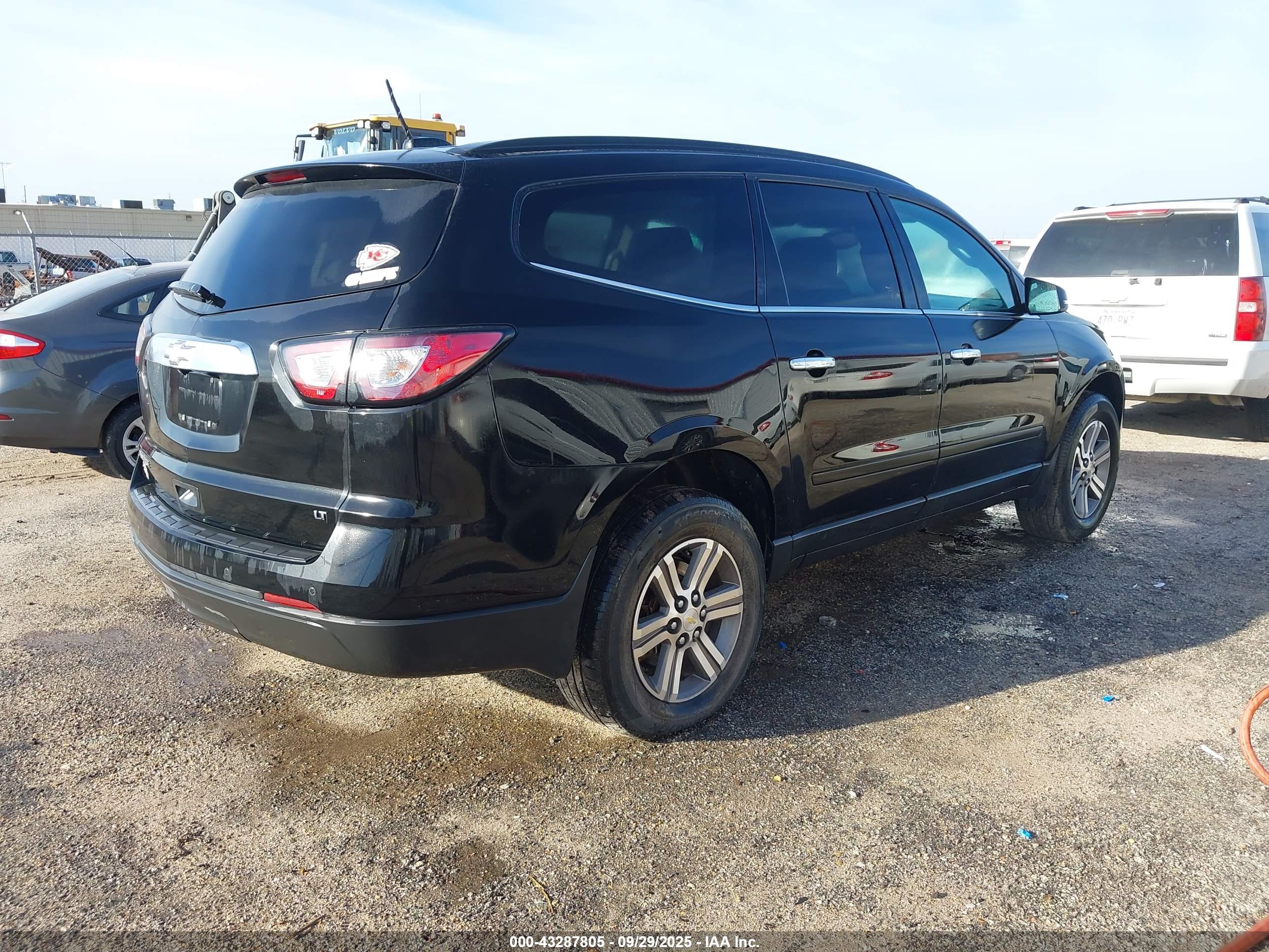 CHEVROLET TRAVERSE image 4