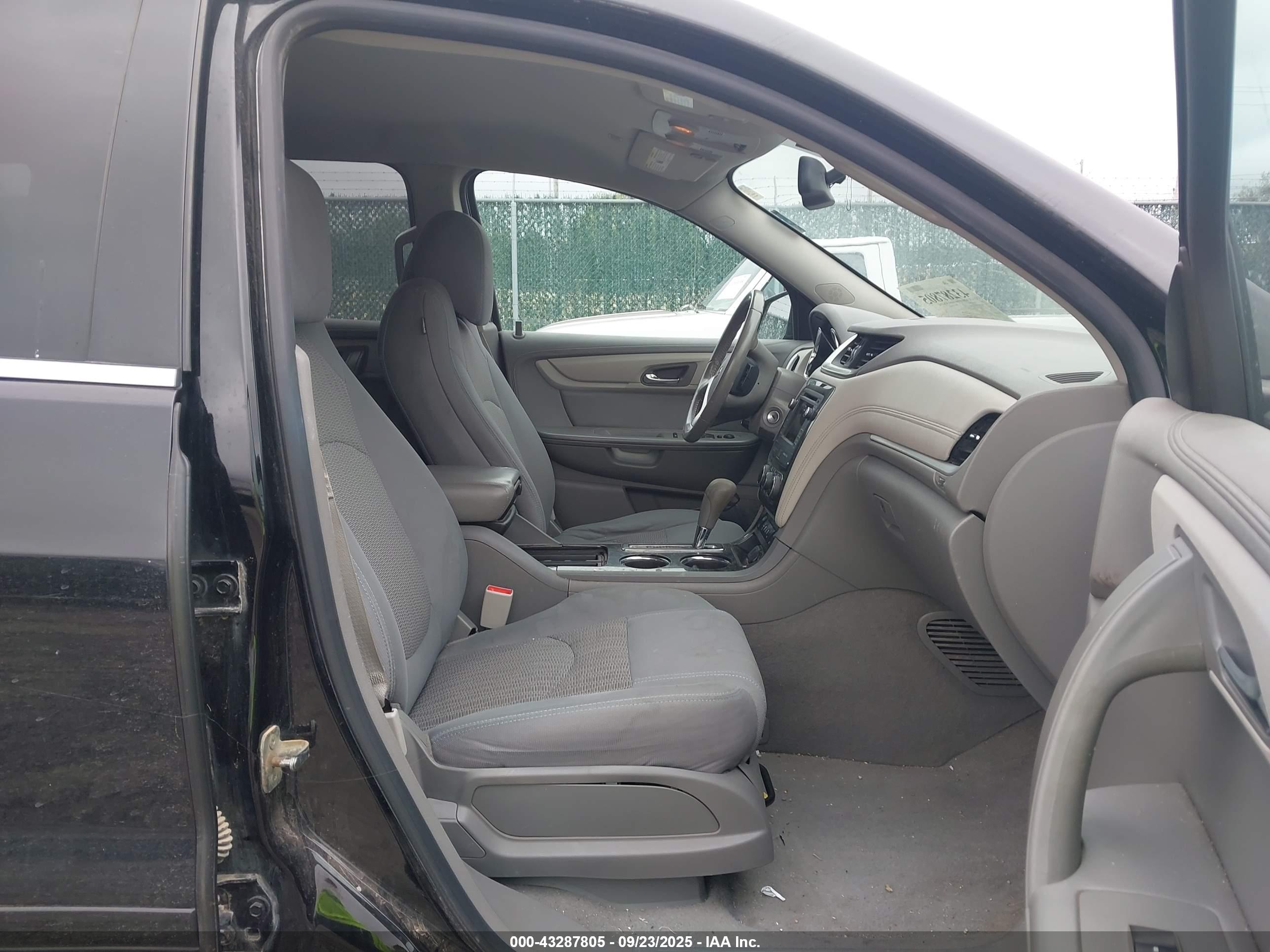 CHEVROLET TRAVERSE image 5