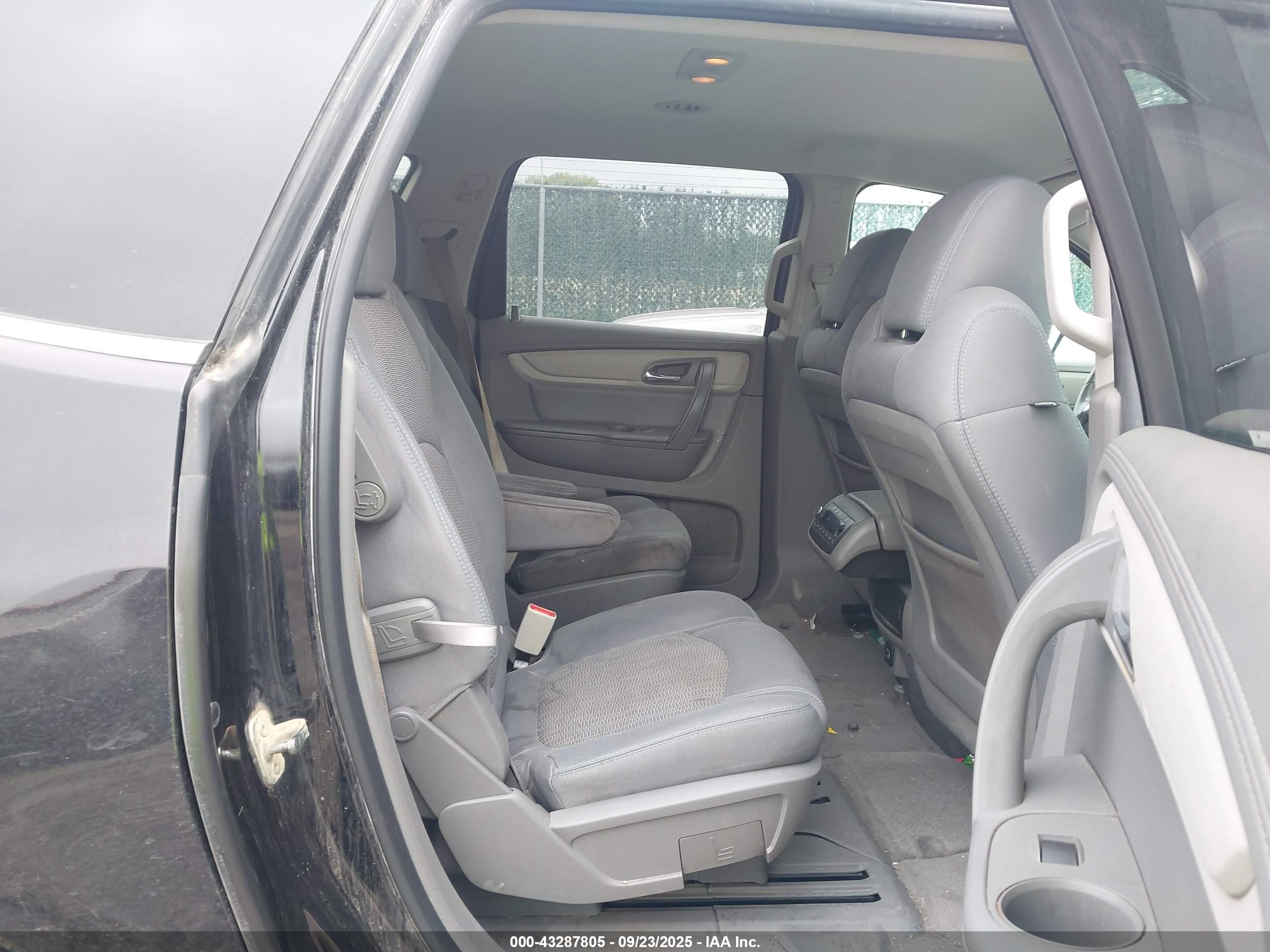 CHEVROLET TRAVERSE image 8