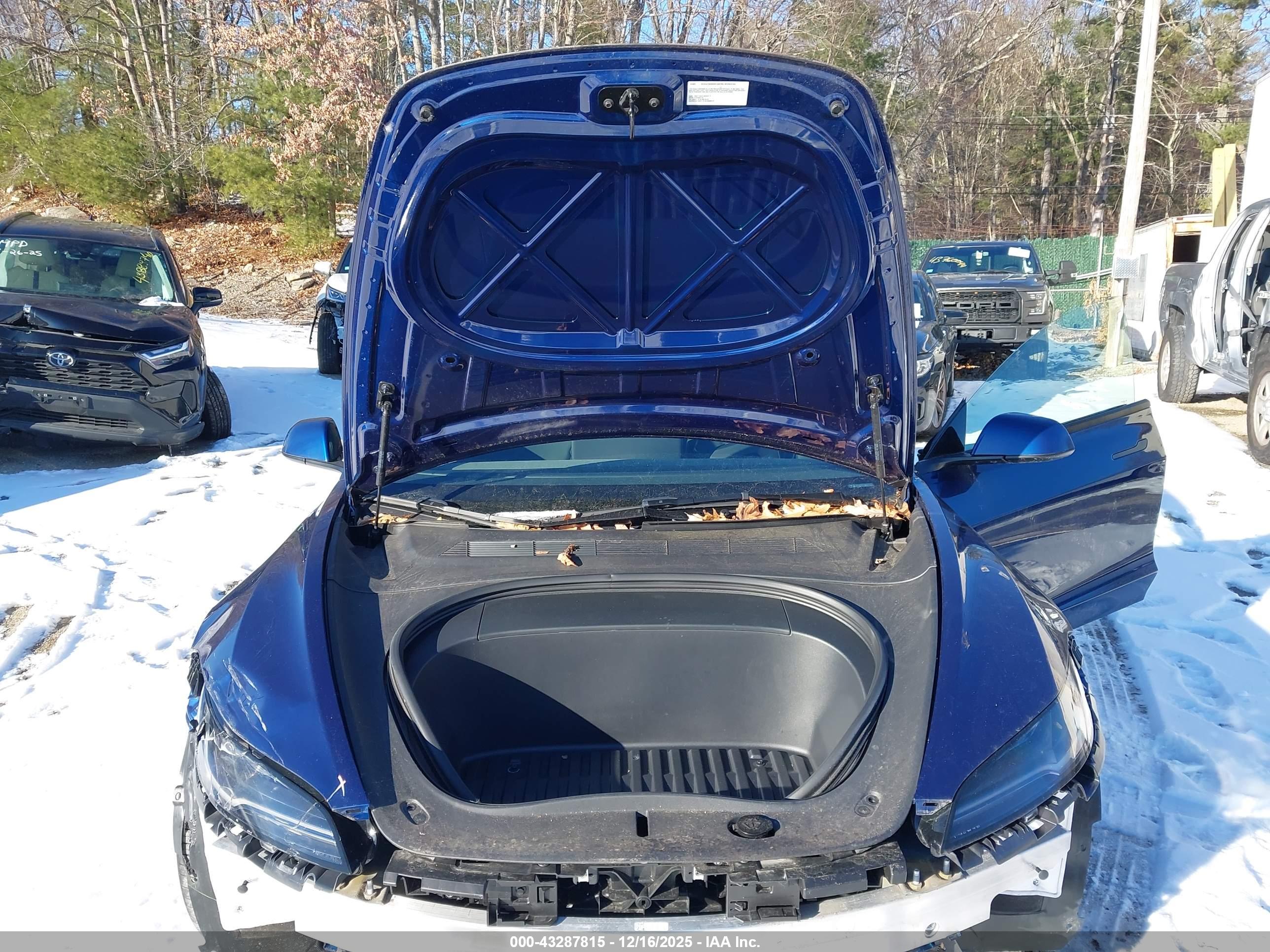 TESLA MODEL image 10