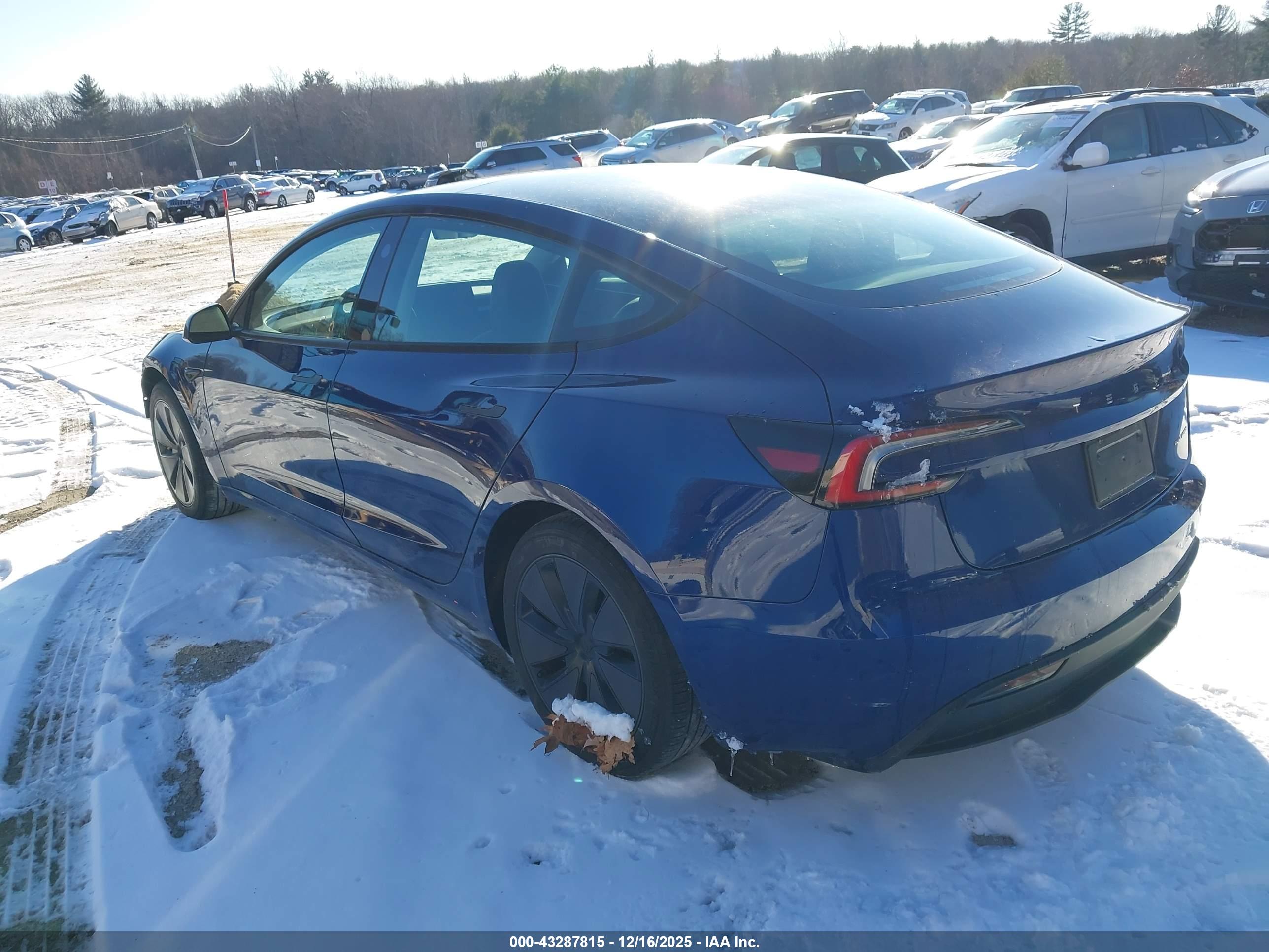 TESLA MODEL image 3