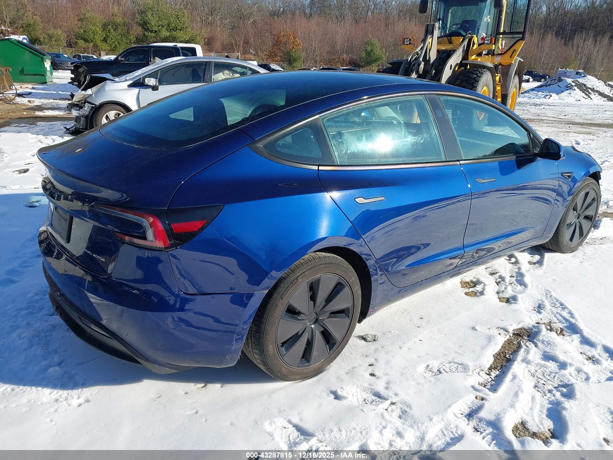 TESLA MODEL image 4
