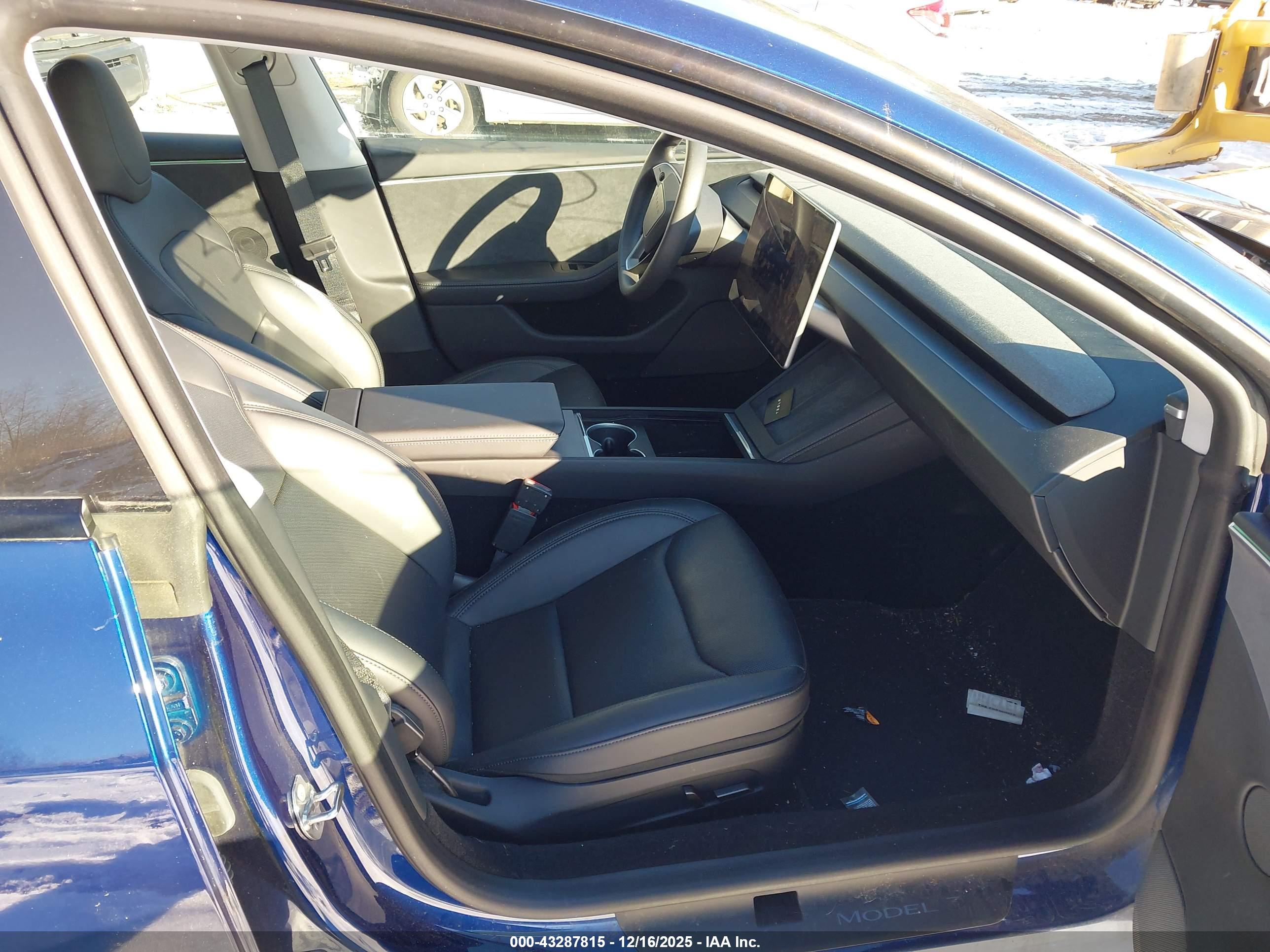 TESLA MODEL image 5