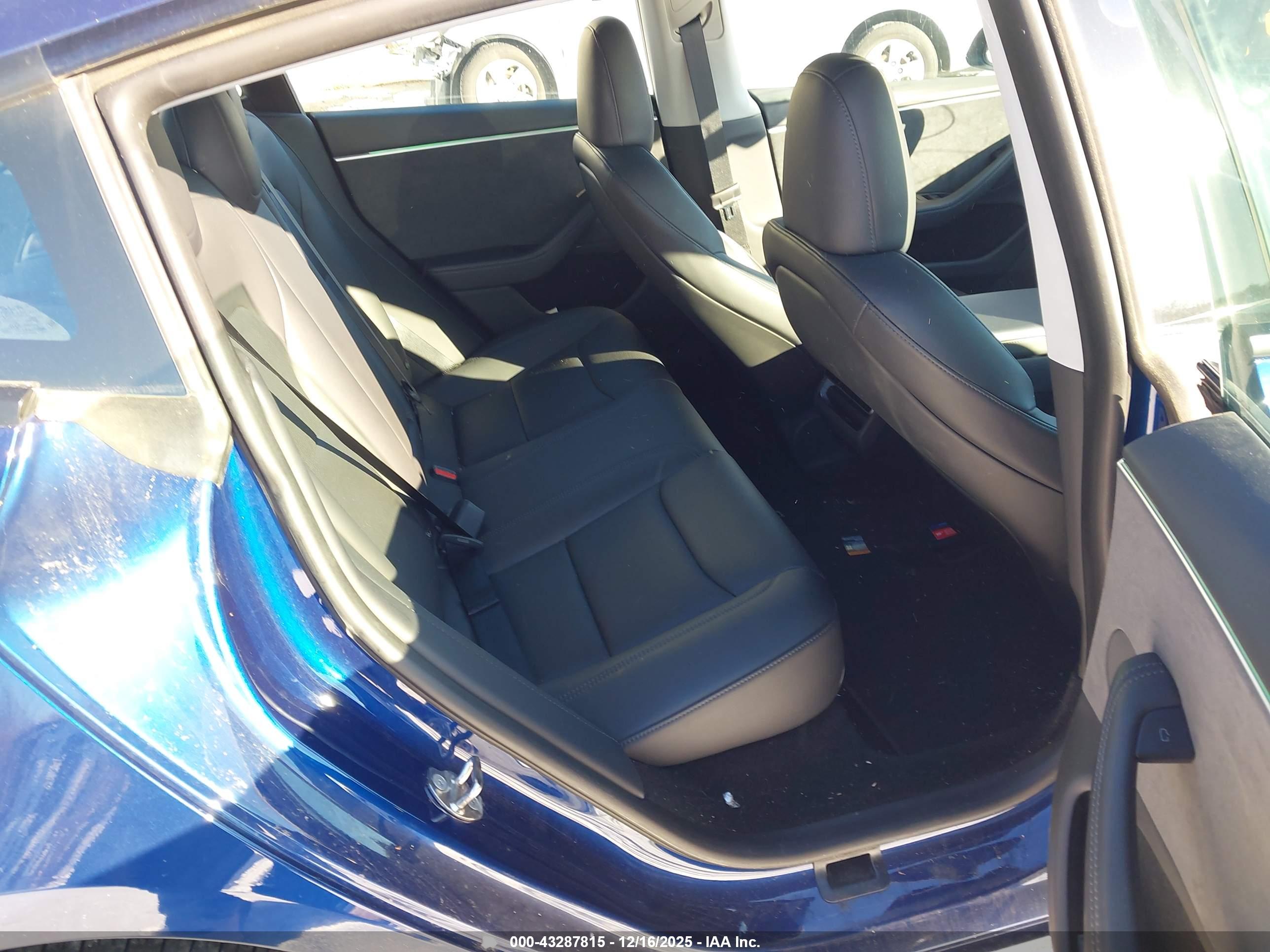 TESLA MODEL image 8