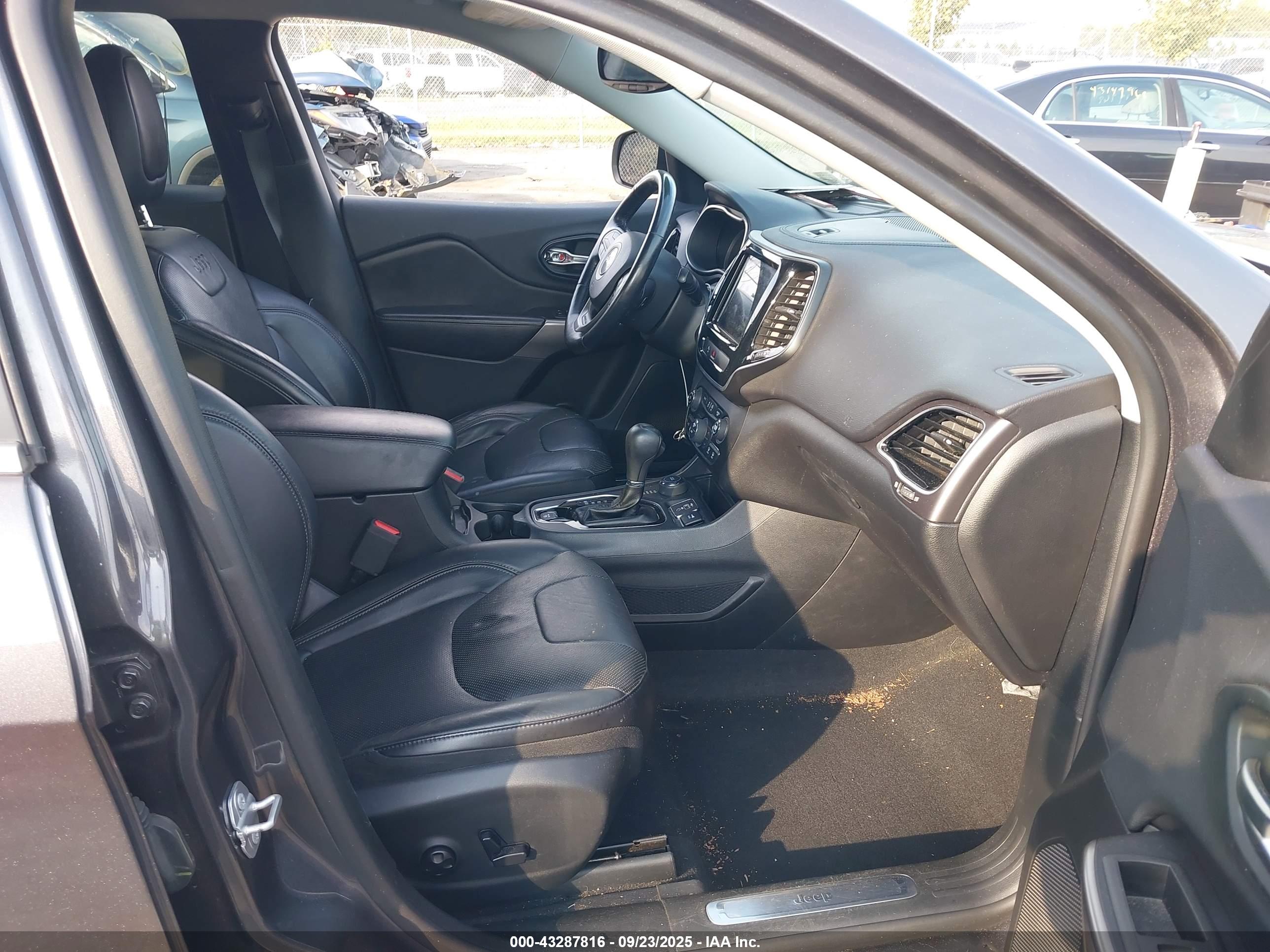 JEEP CHEROKEE image 5