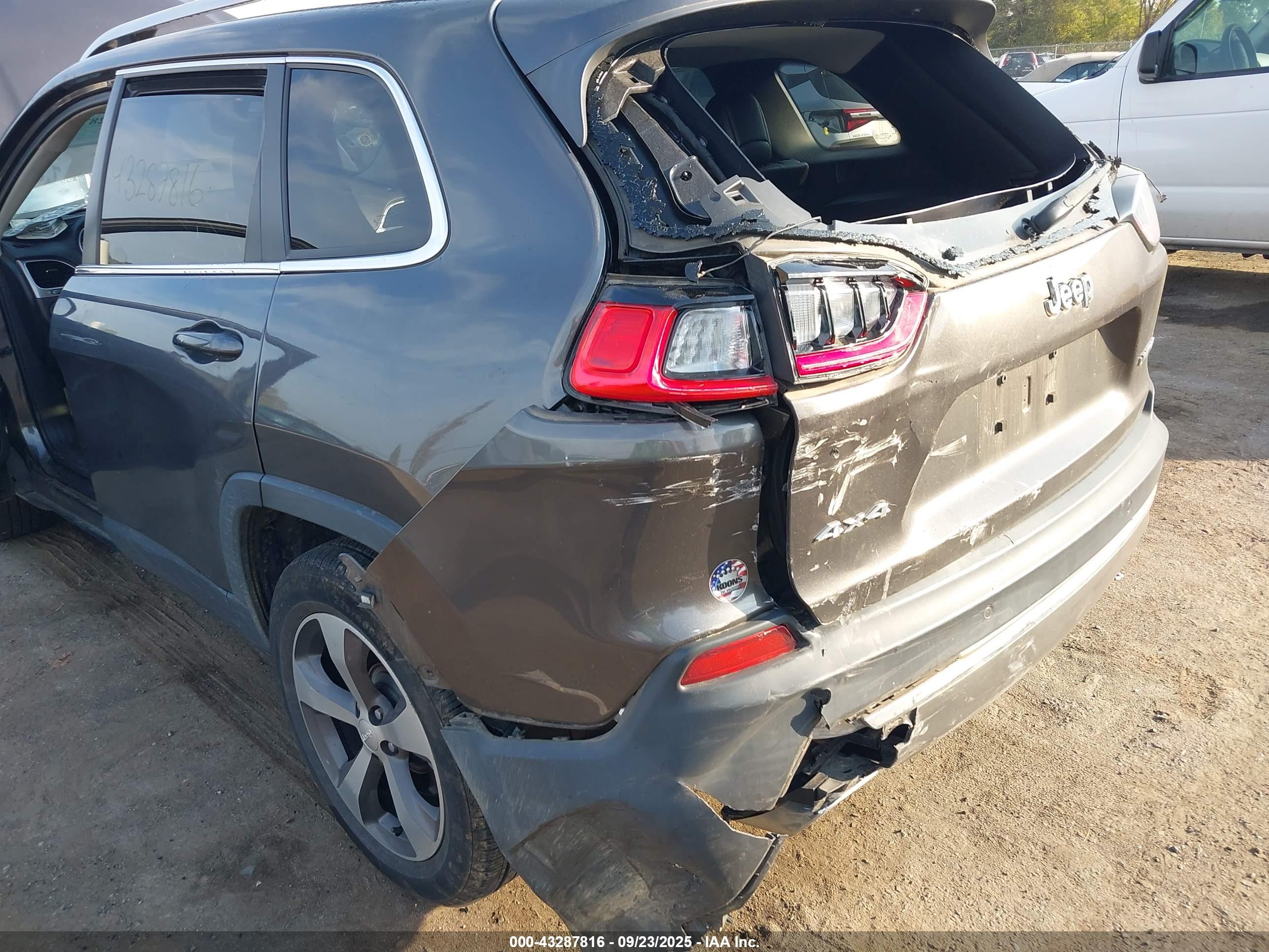 JEEP CHEROKEE image 6