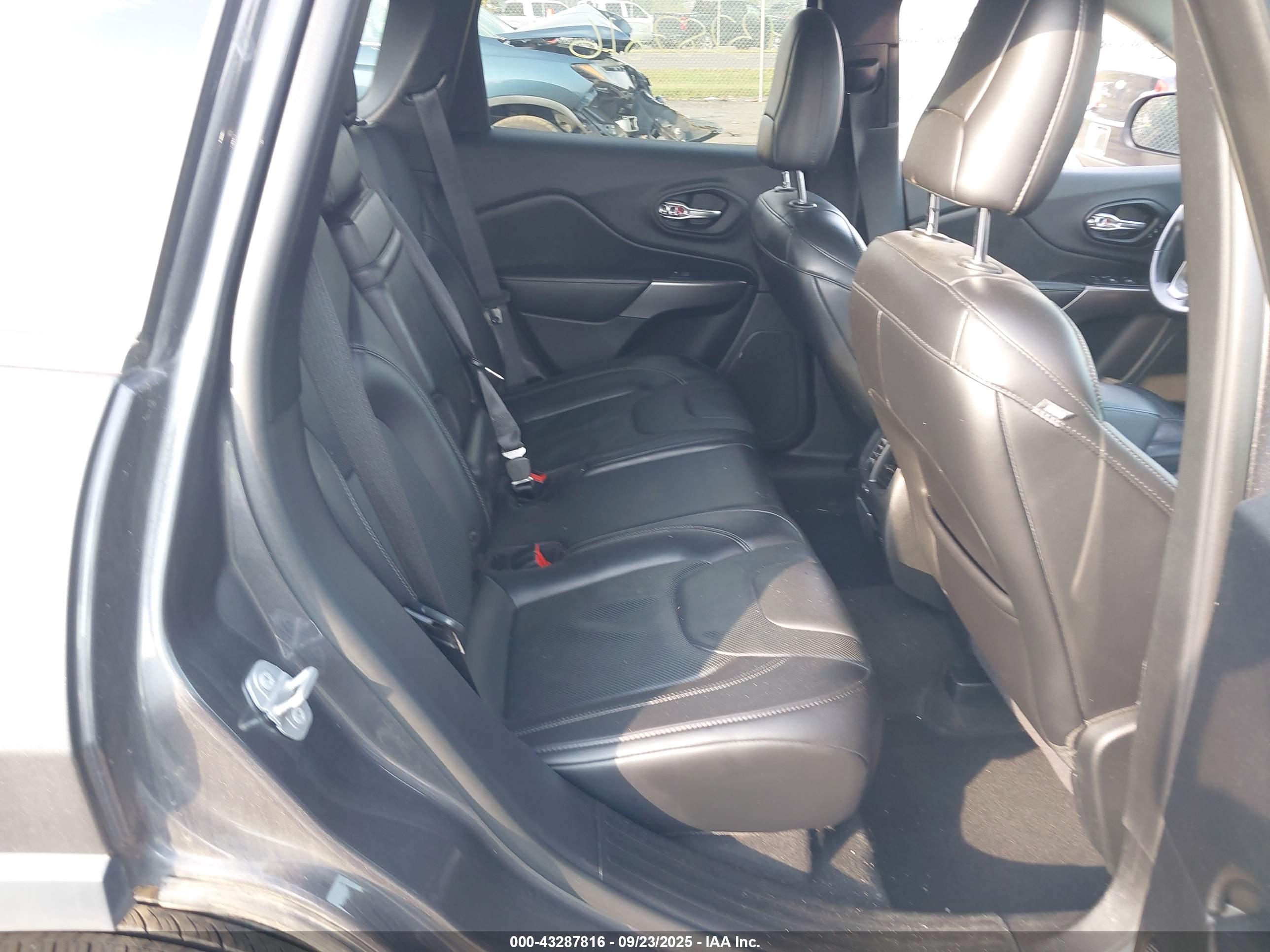 JEEP CHEROKEE image 8
