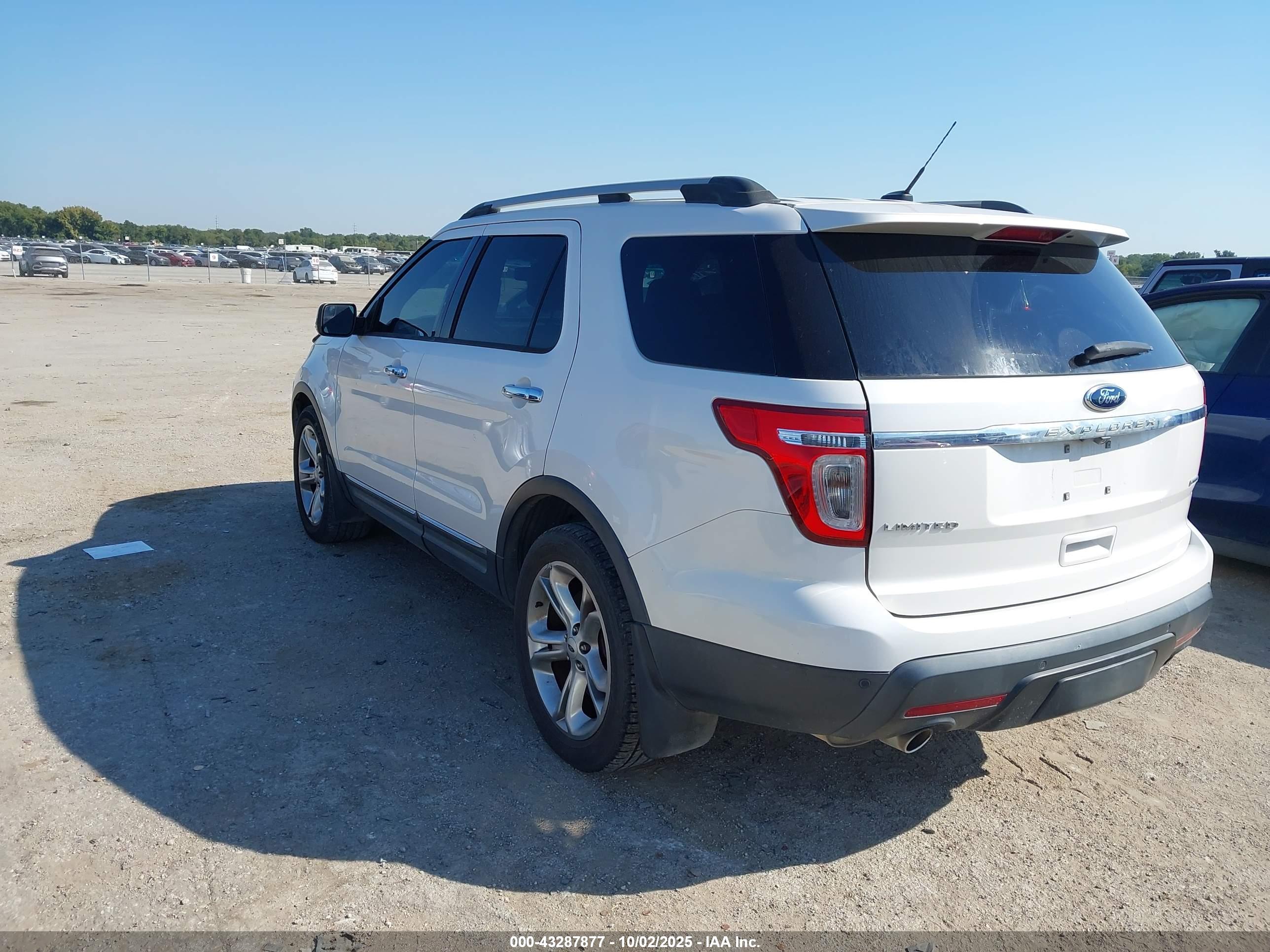 FORD EXPLORER image 3