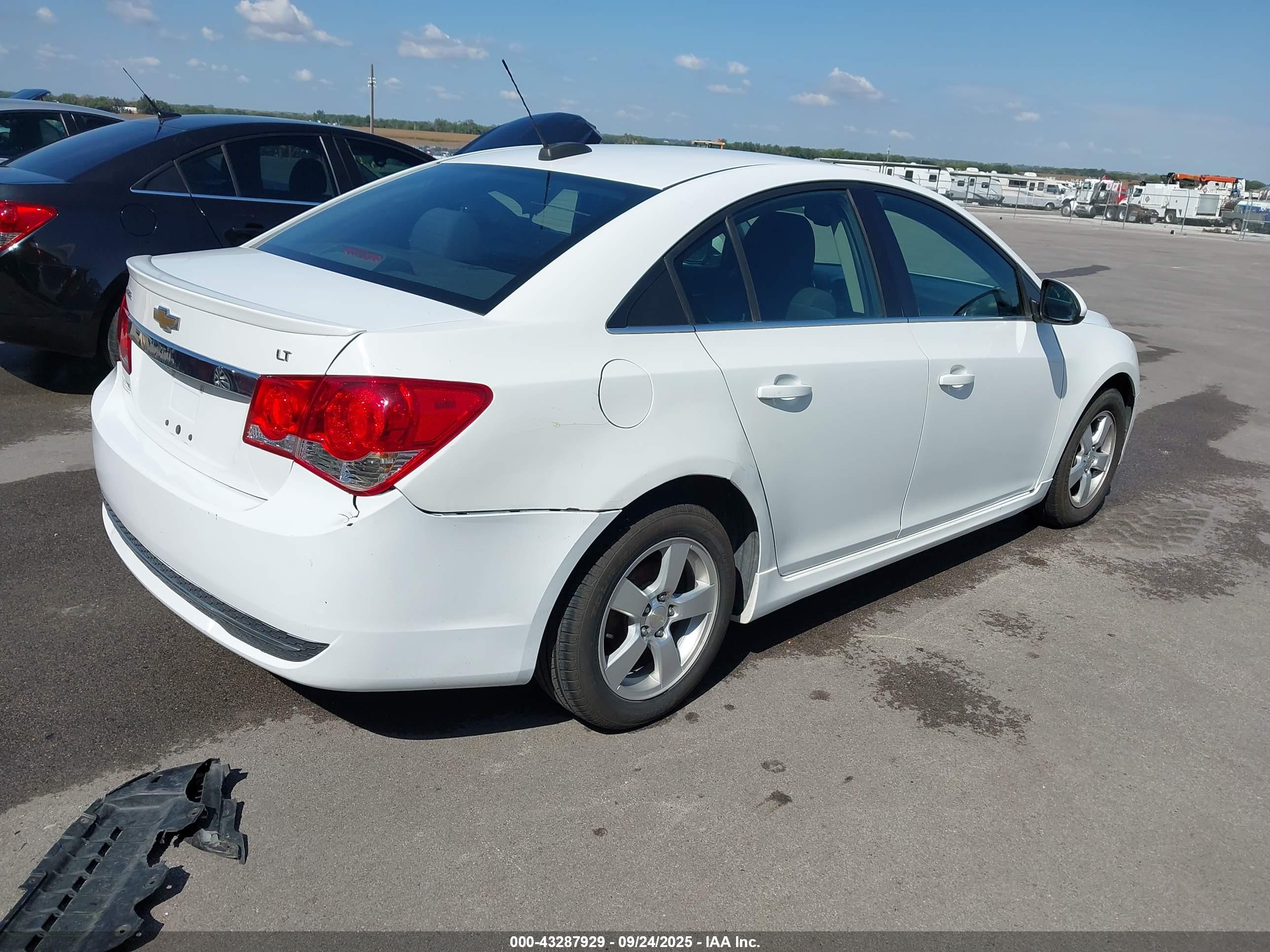 CHEVROLET CRUZE image 4