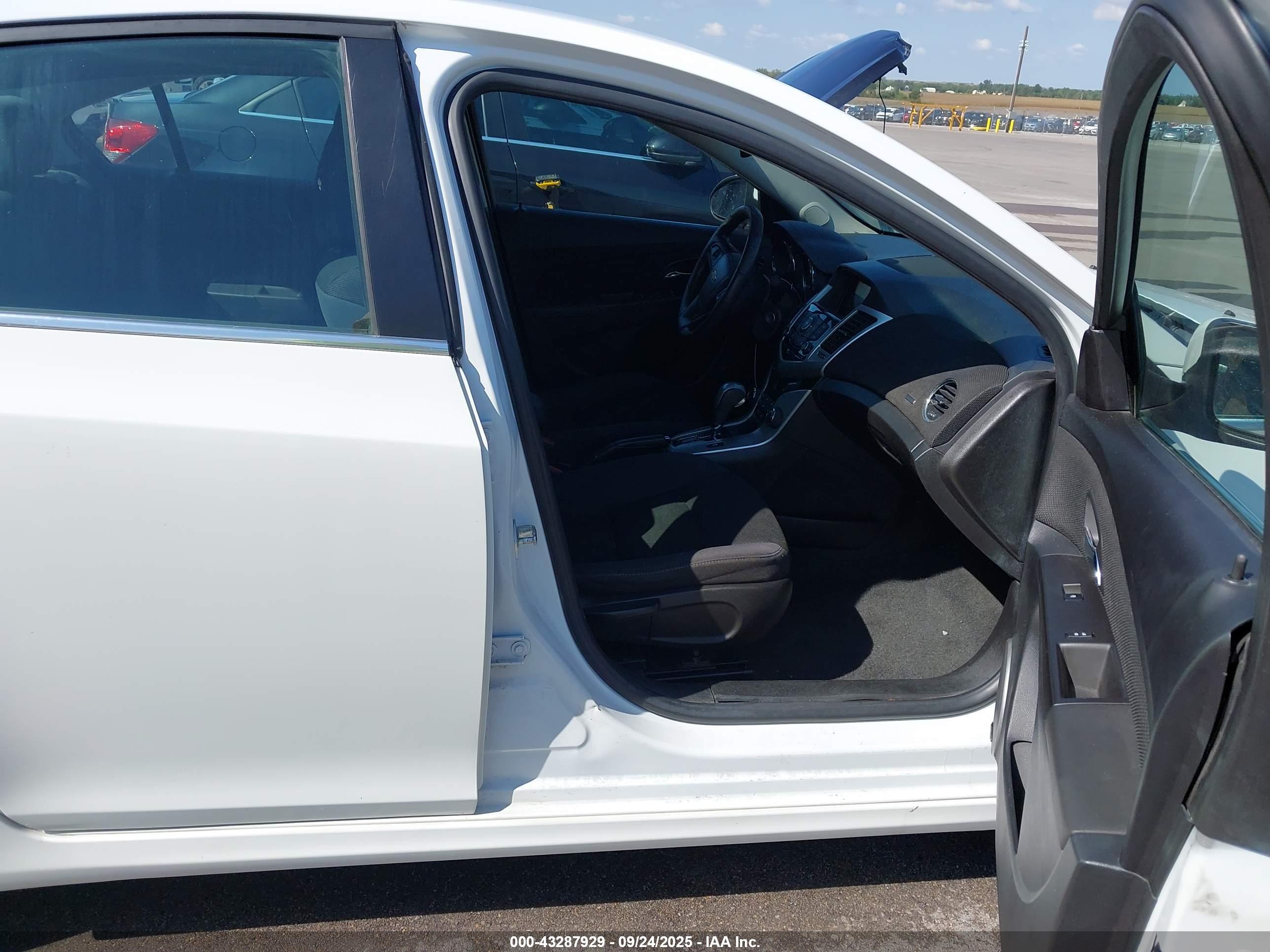 CHEVROLET CRUZE image 5