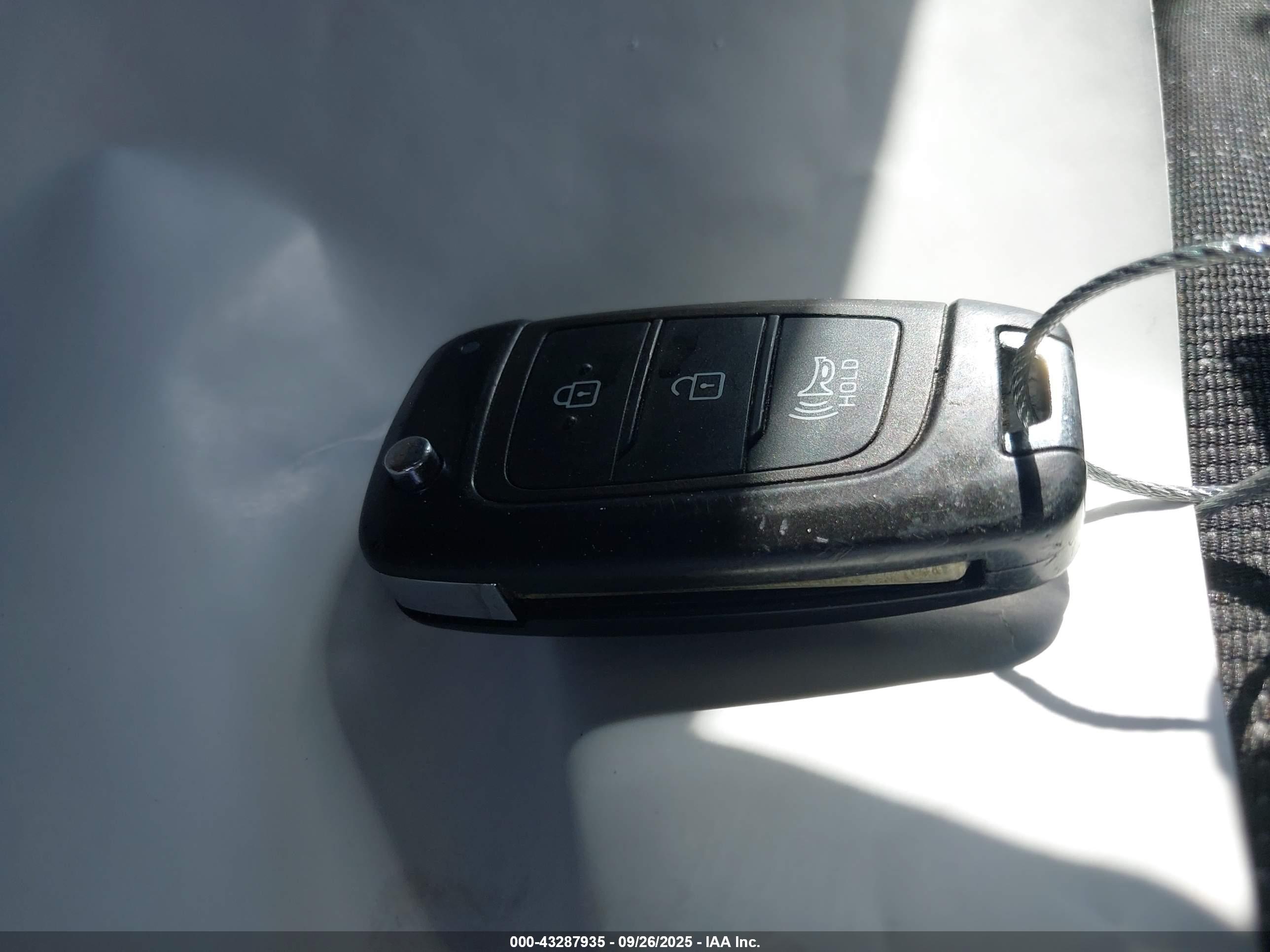 HYUNDAI VENUE image 11