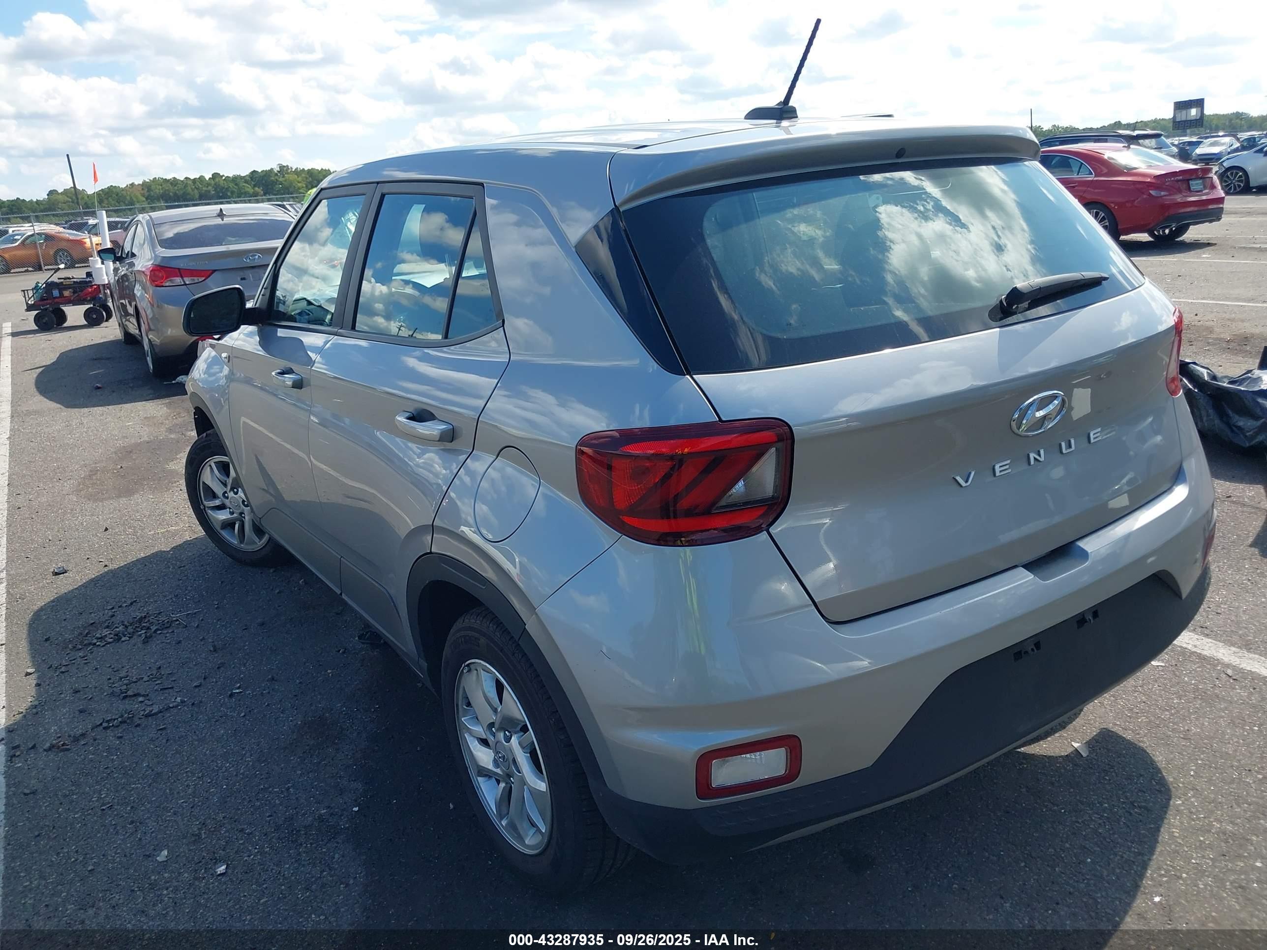HYUNDAI VENUE image 3