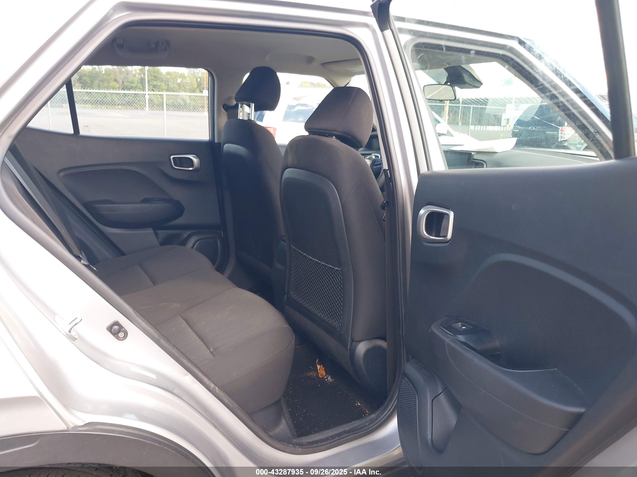 HYUNDAI VENUE image 8
