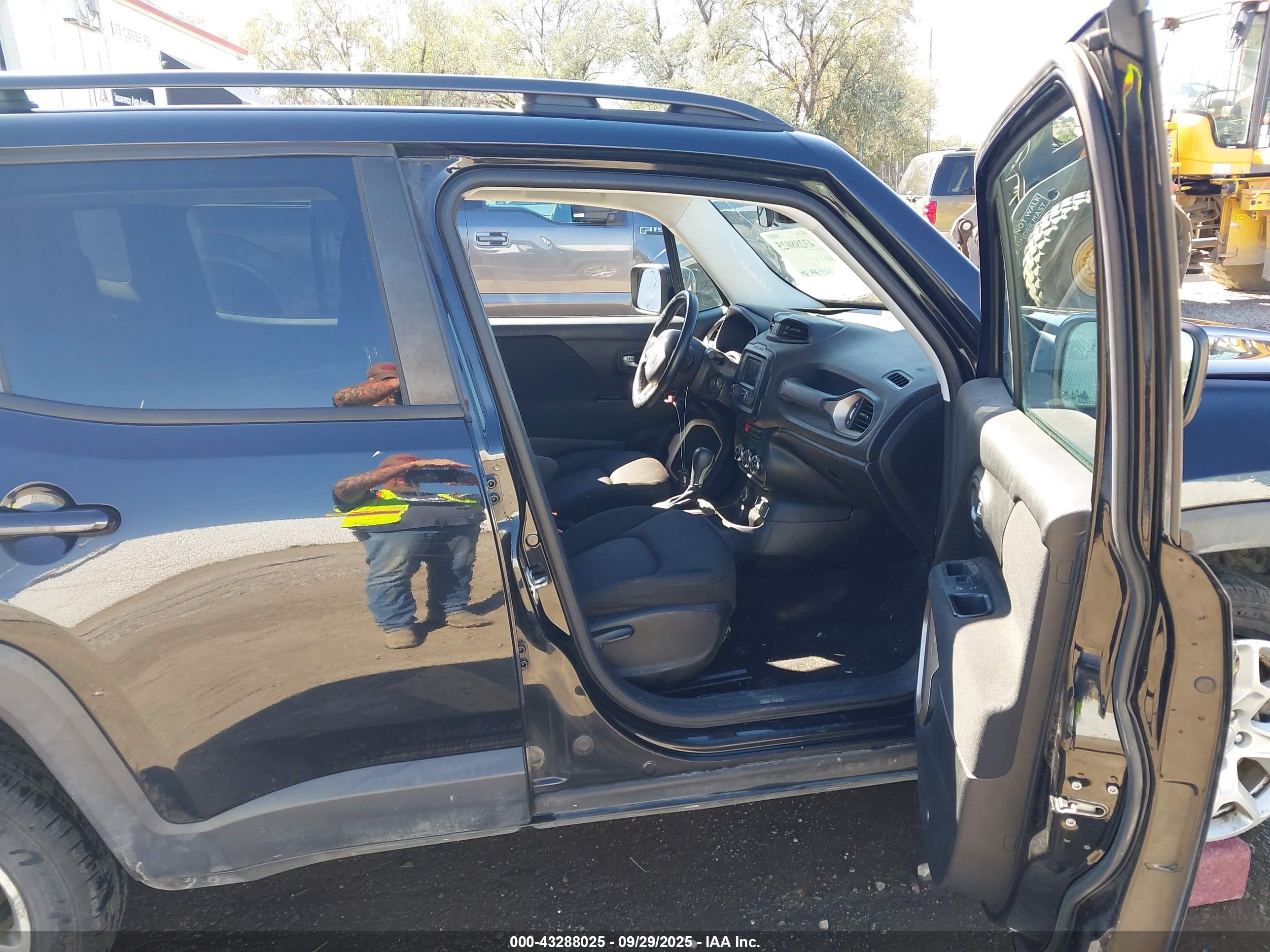 JEEP RENEGADE image 5