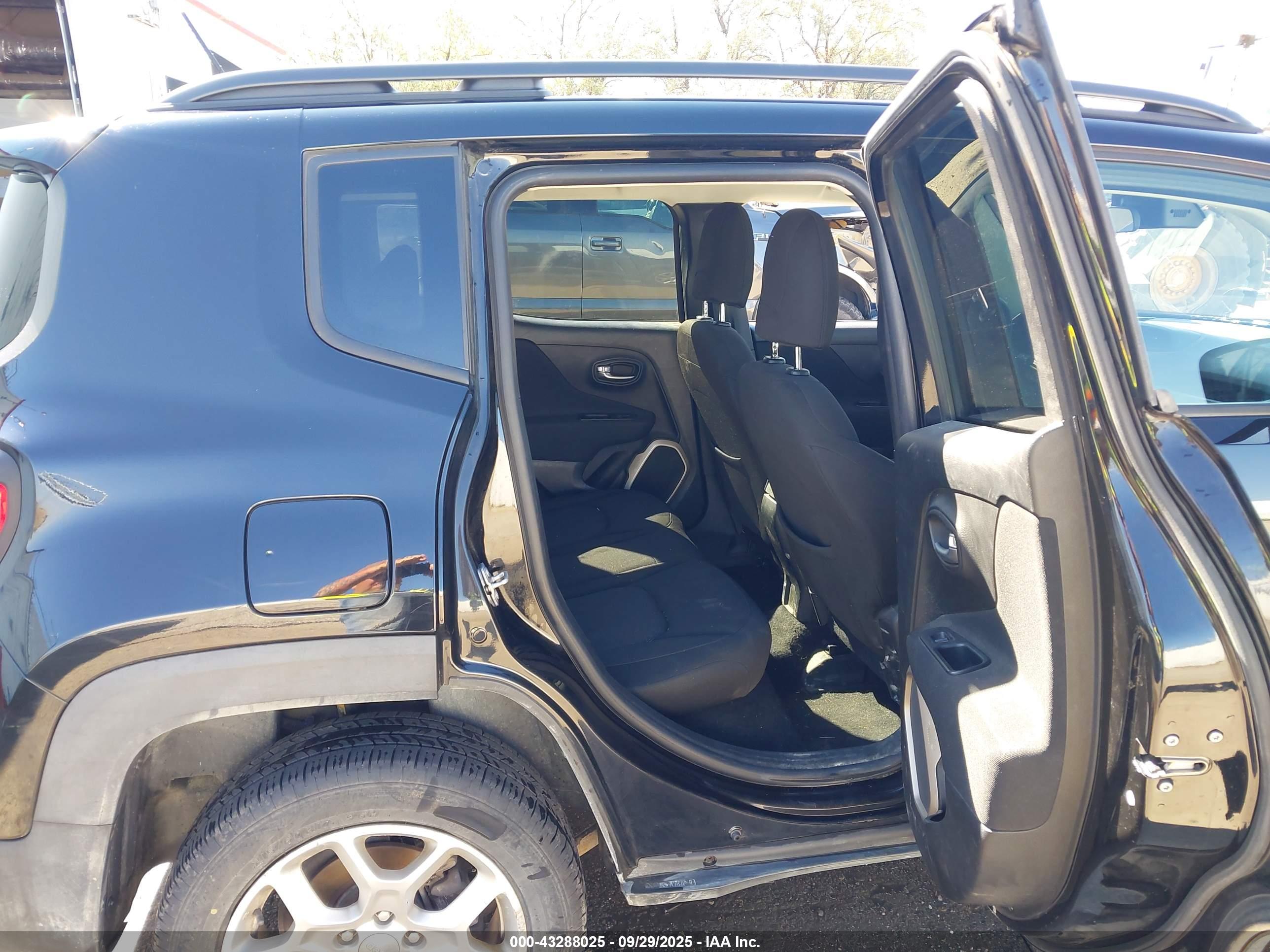 JEEP RENEGADE image 8
