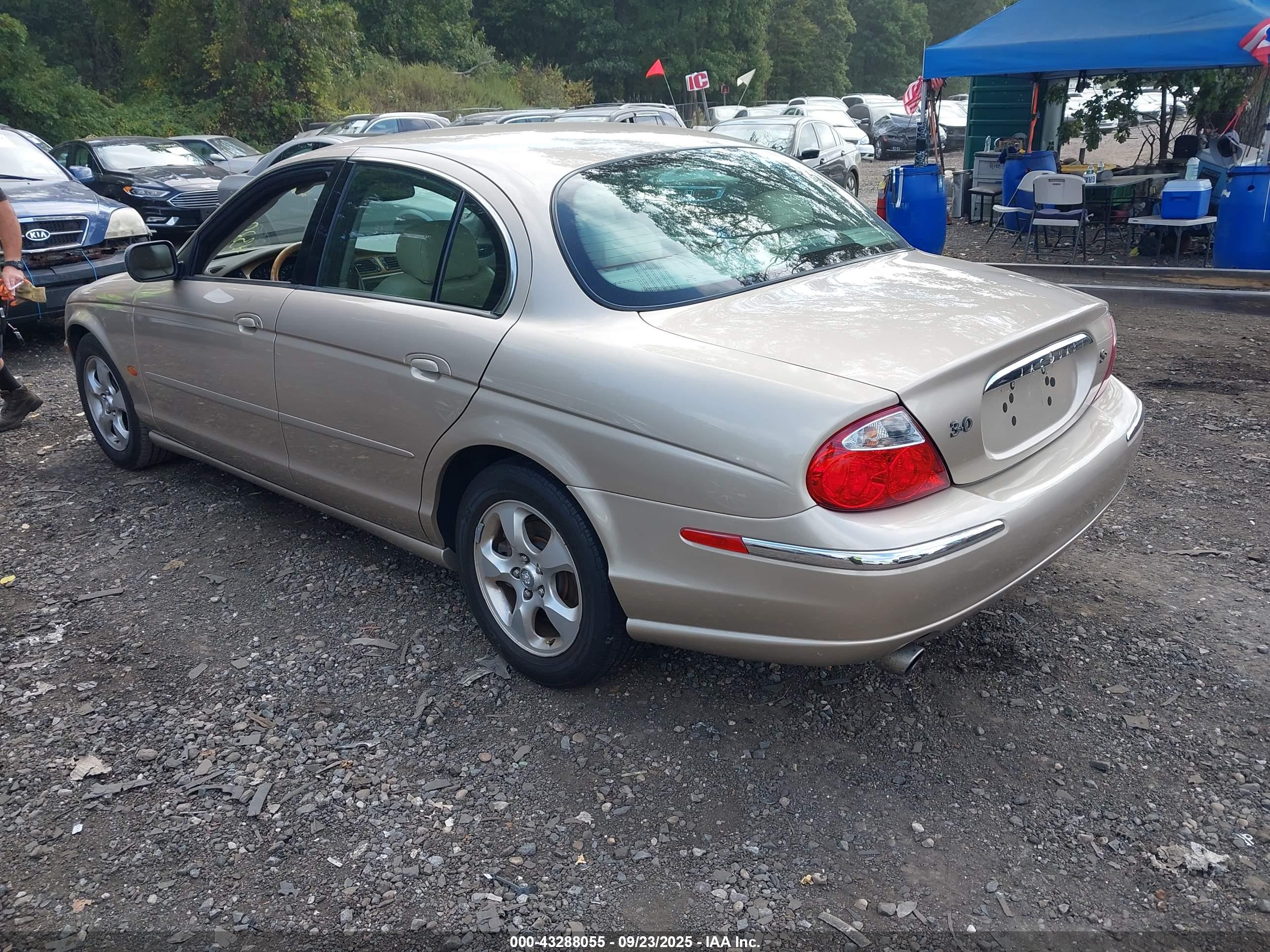 JAGUAR S-TYPE image 3