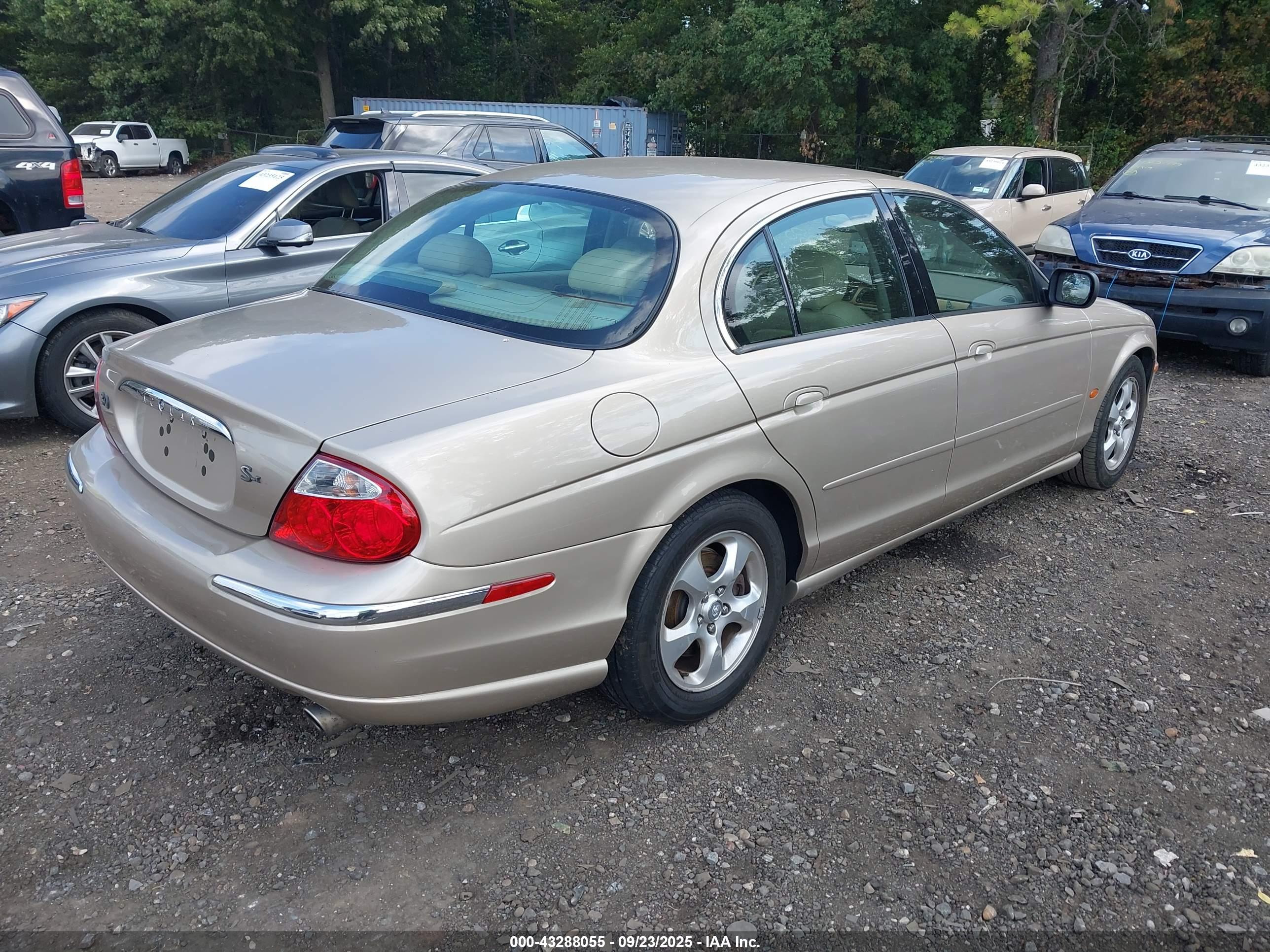 JAGUAR S-TYPE image 4