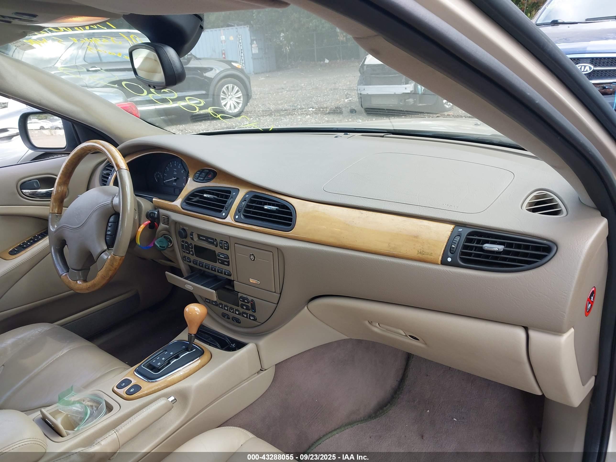 JAGUAR S-TYPE image 5