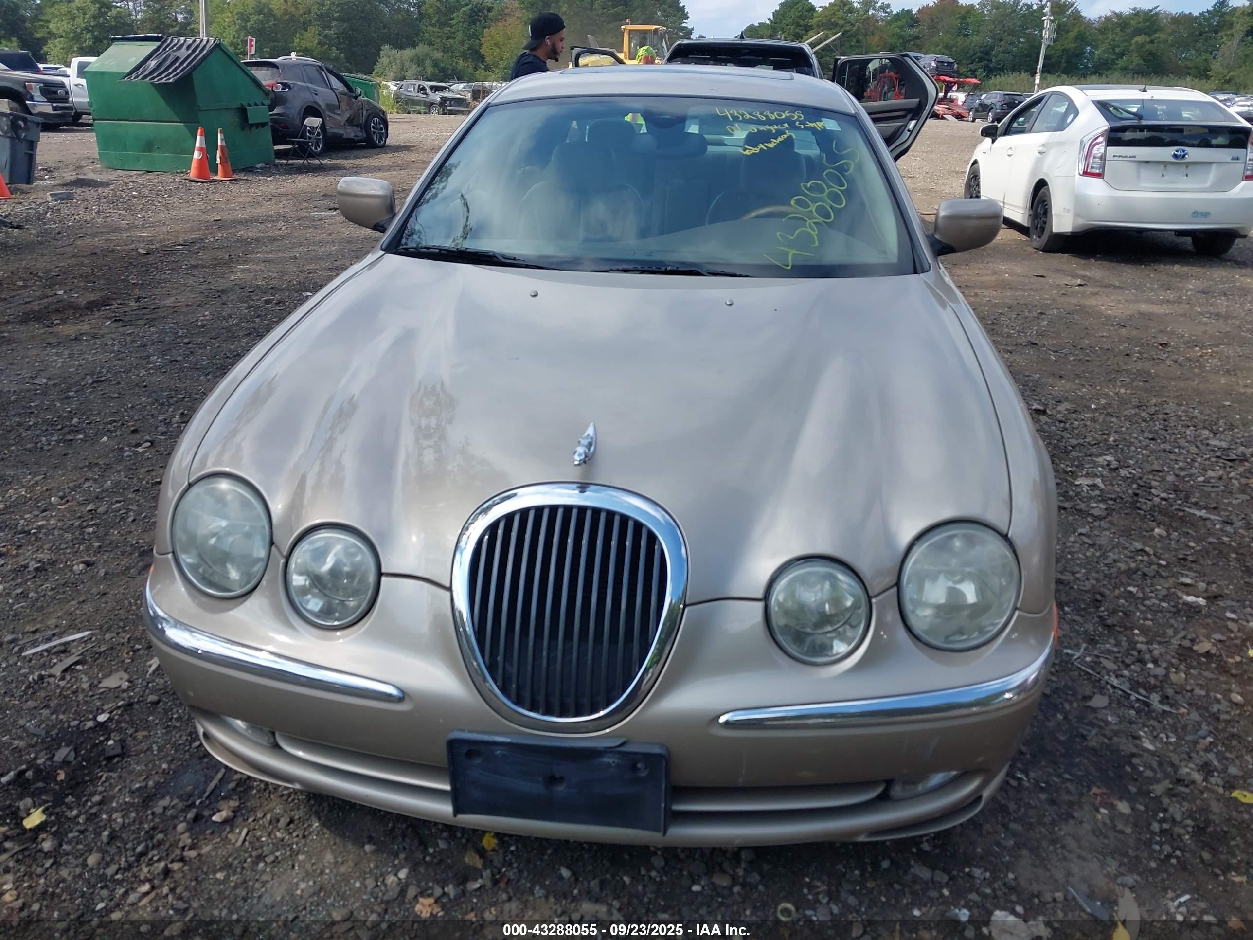 JAGUAR S-TYPE image 6