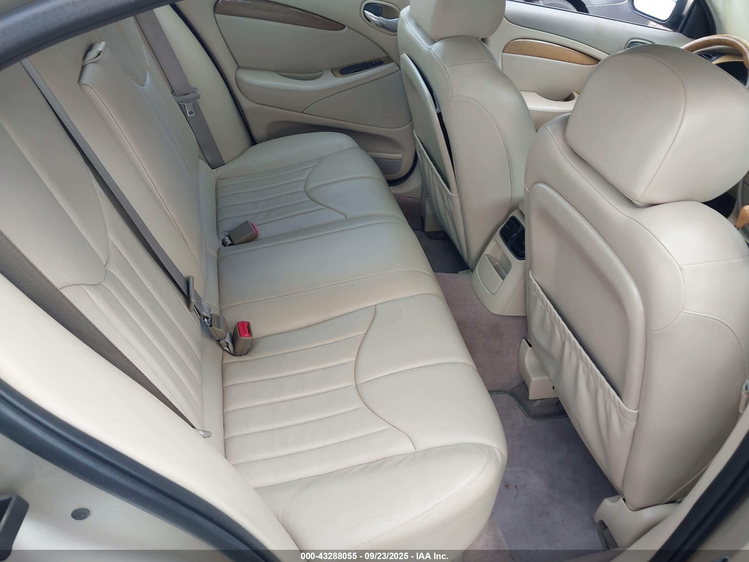 JAGUAR S-TYPE image 8