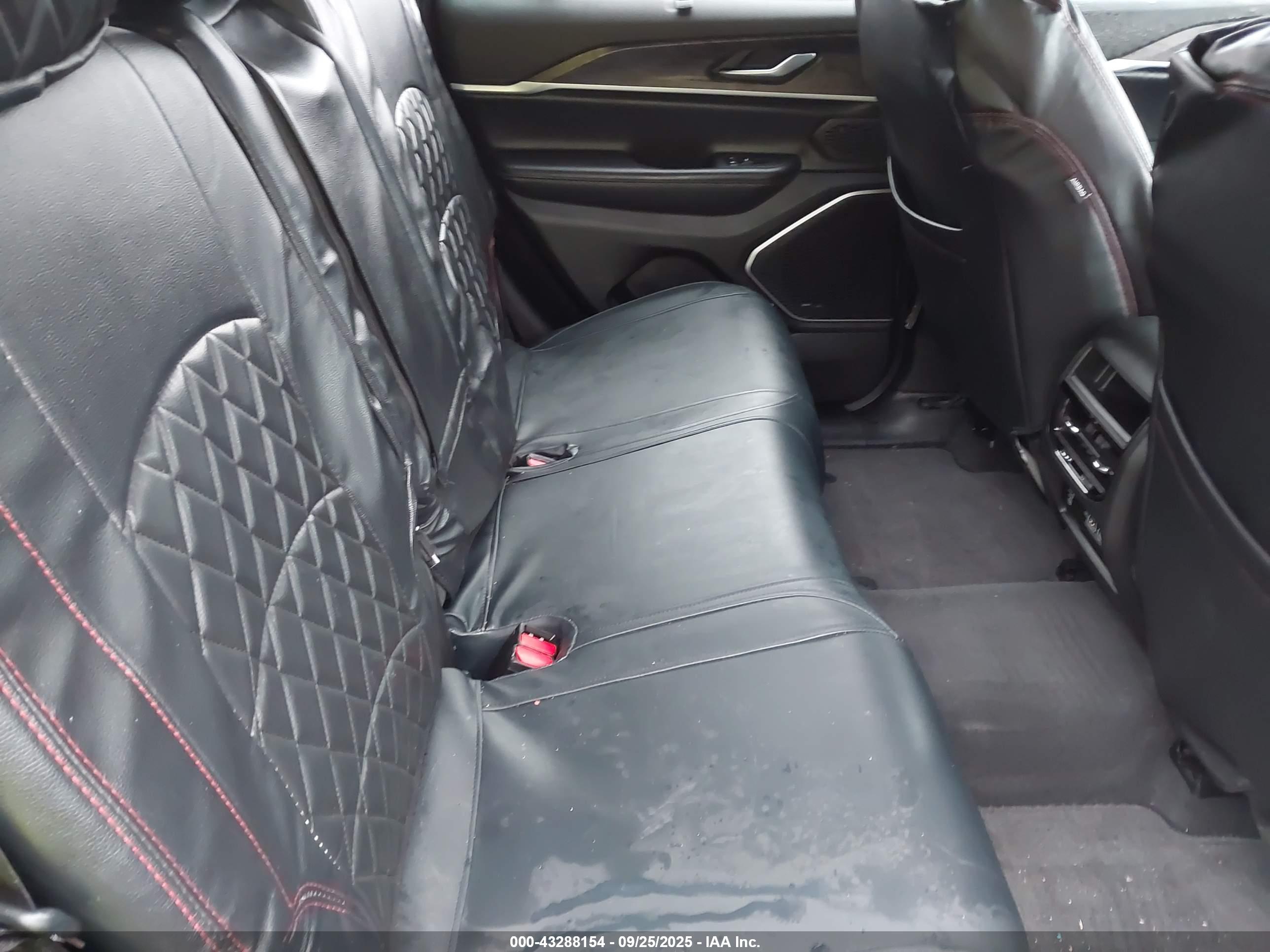 JEEP GRAND image 8