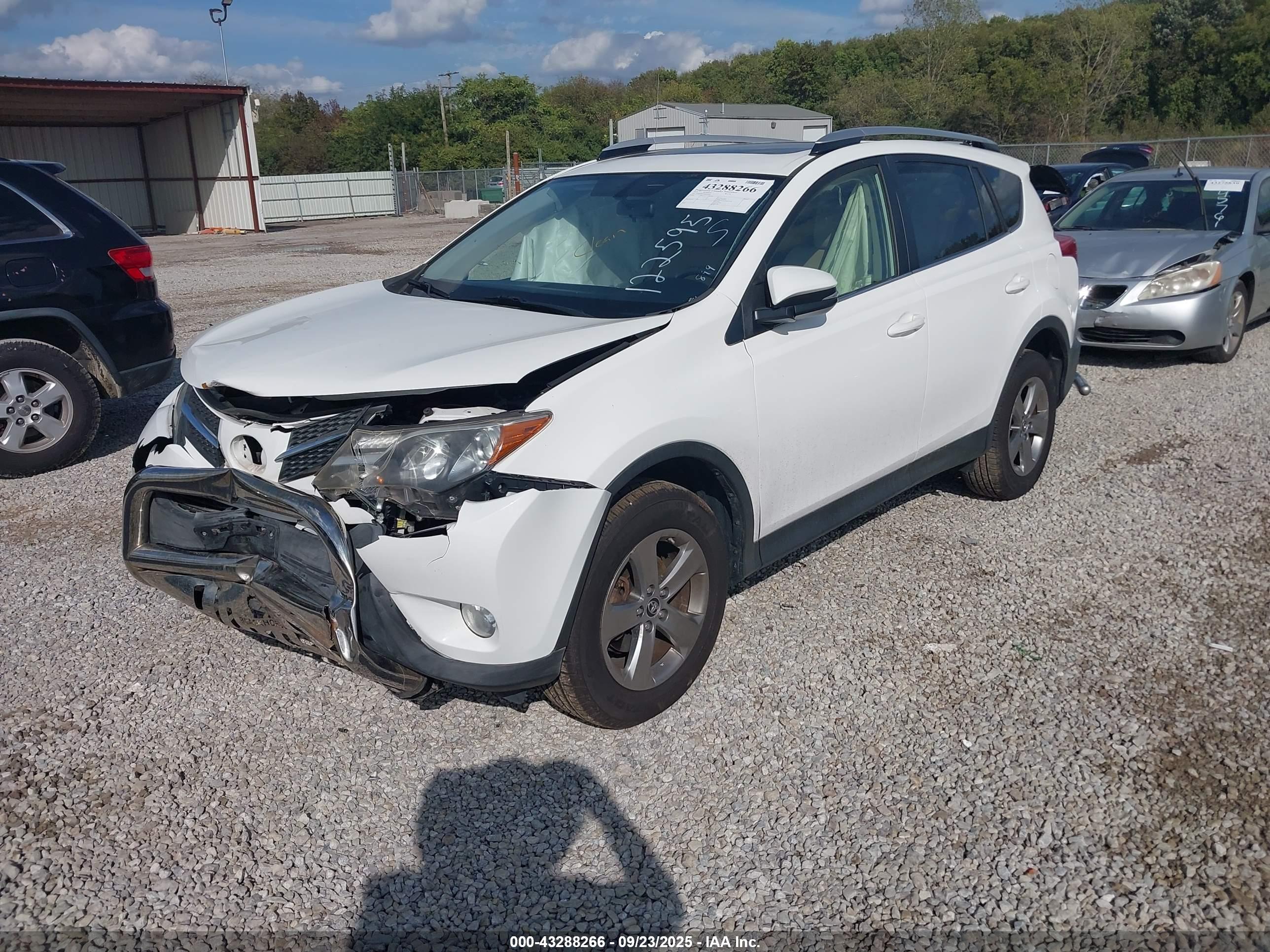 TOYOTA RAV4 image 2